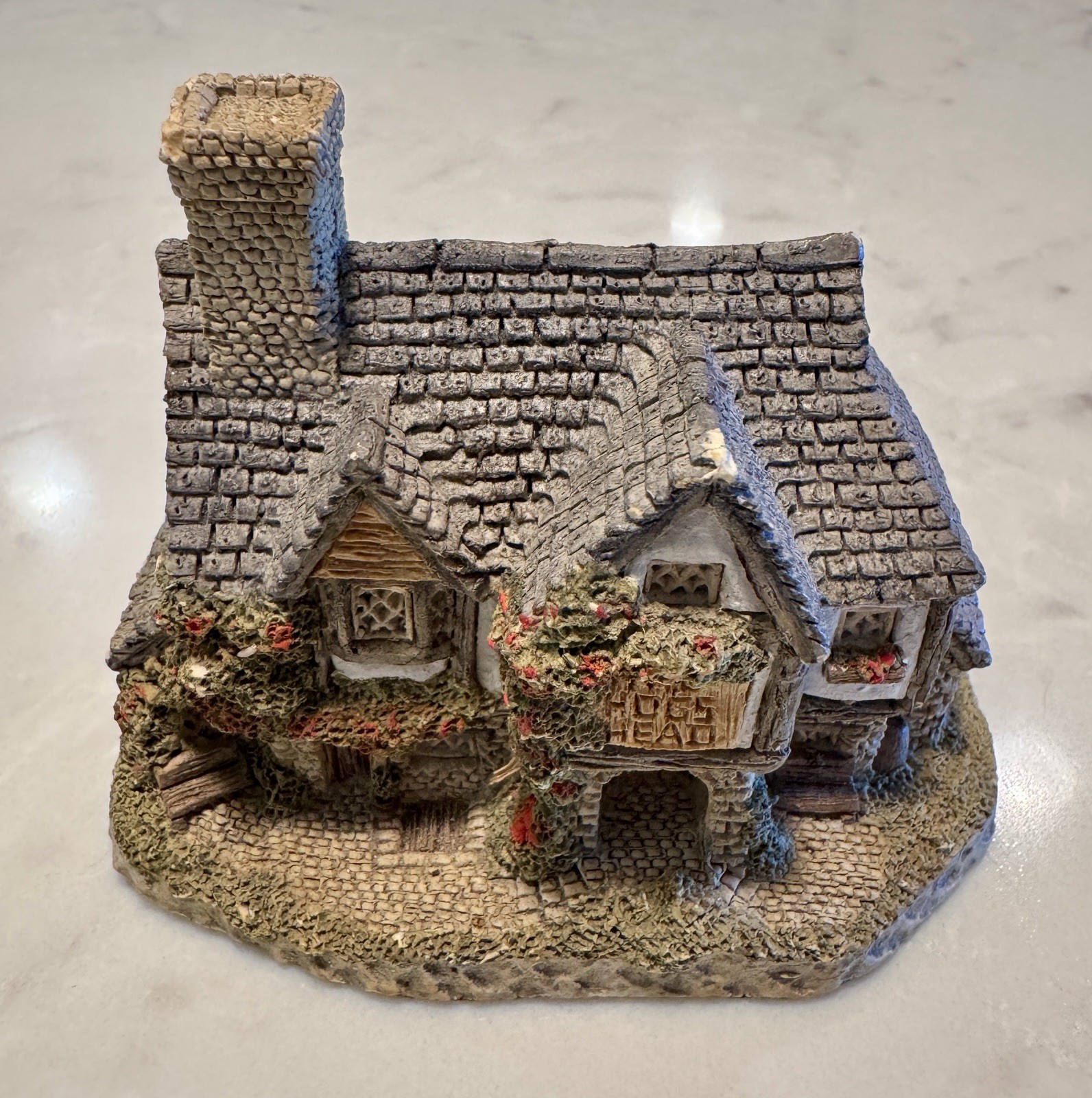 David Winter Hogs Head Beer House Cottage 1985 Handmade England Village Figurine
