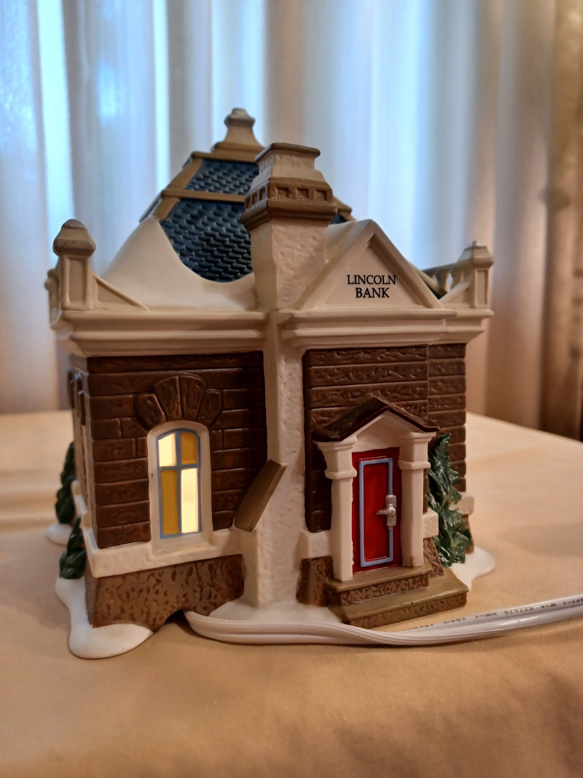 Department 56 New England Village – Lincoln Bank – 4044824