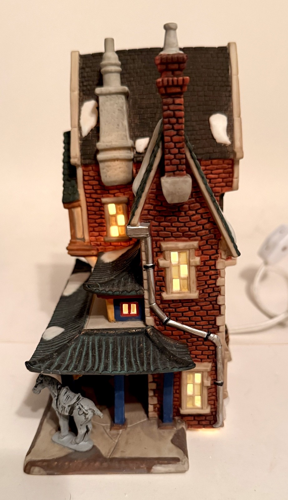Department 56 THE CHINA TRADER Dickens Village Christmas 58447 Retired Excellent