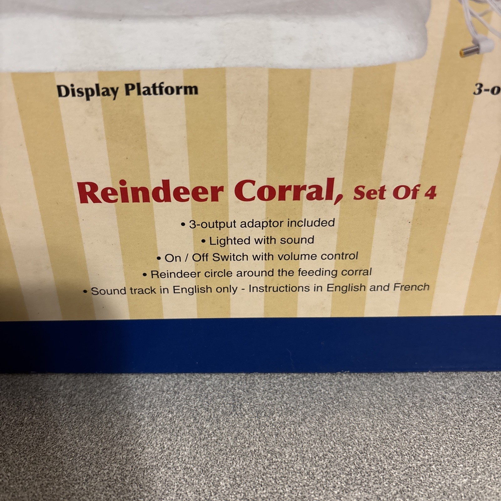 Lemax REINDEER CORRAL w/ Santa & Mrs Clause Collection Christmas Village