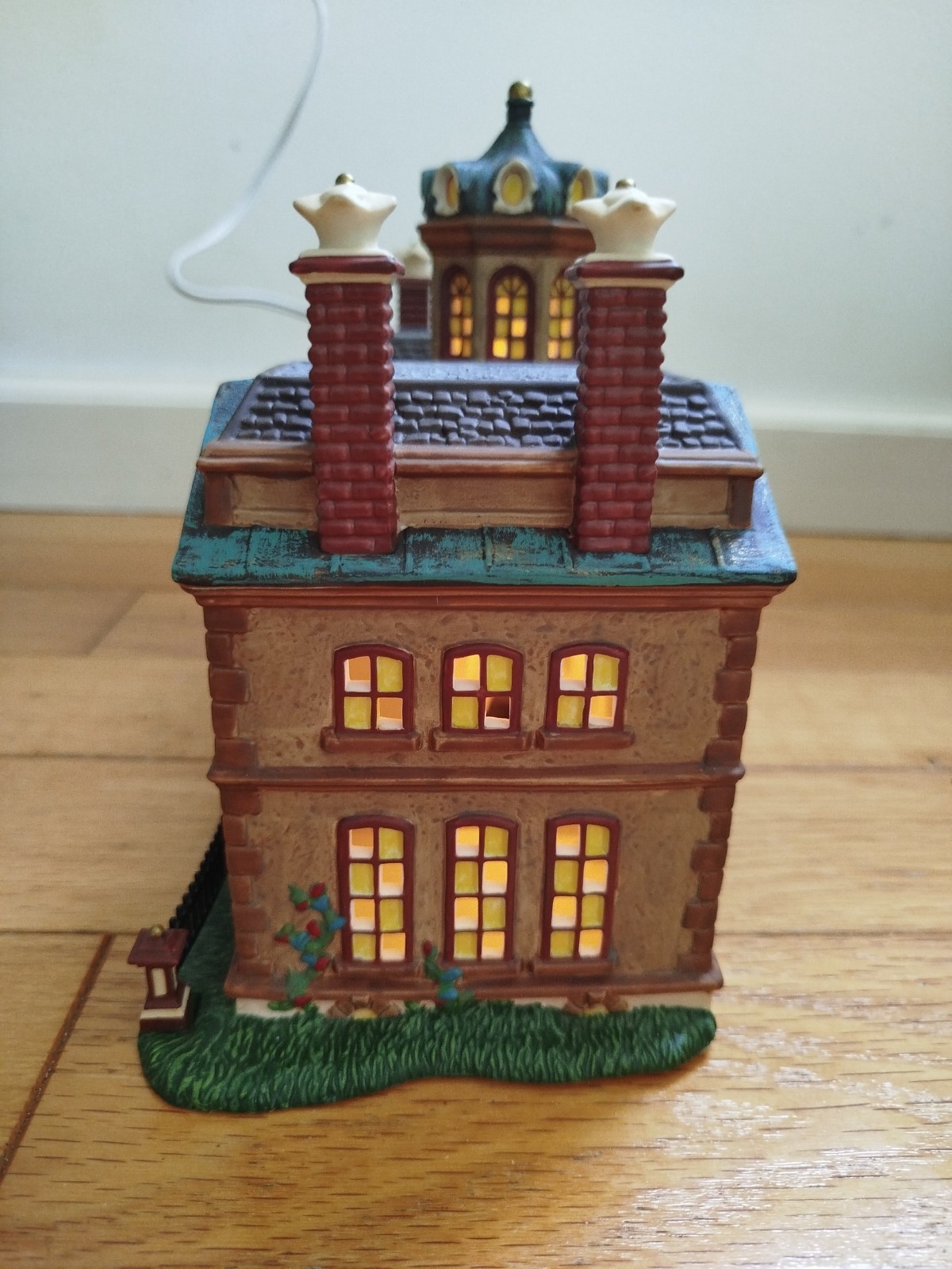 Department 56 Dickens Village Naval Academy, Queens Port