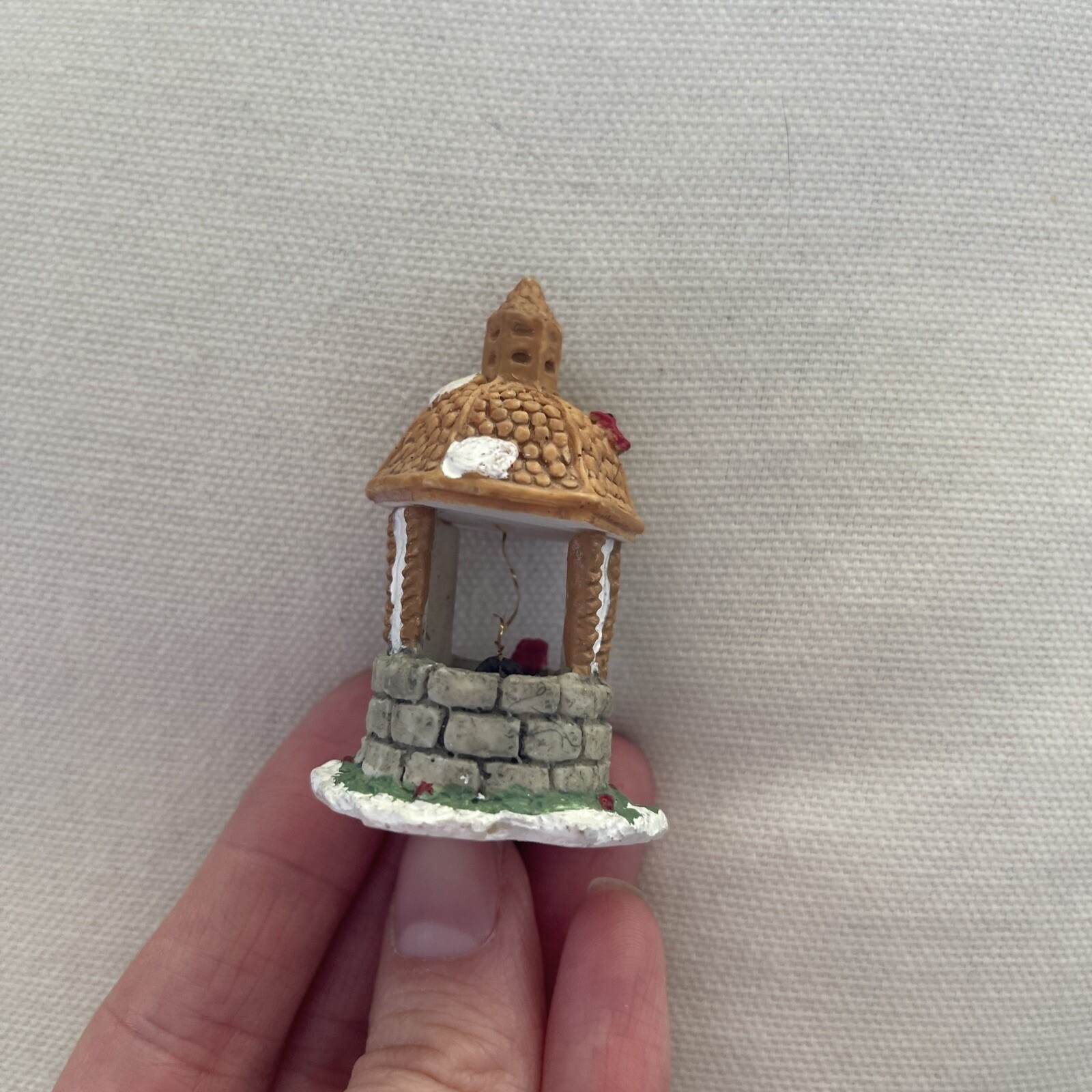 Lemax village collection Water Well Fountain Watering Hole Garden Cardinal