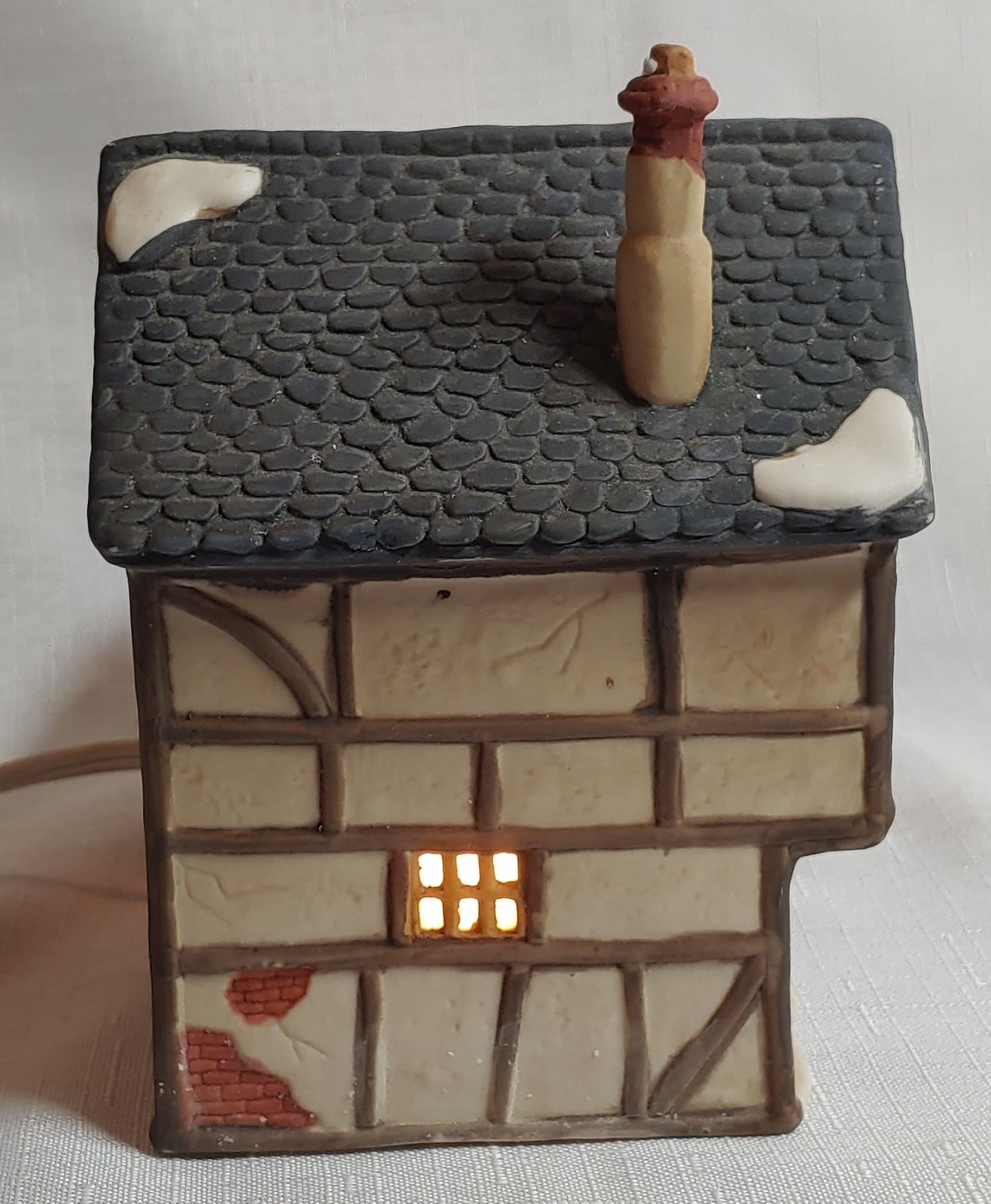 Department 56 Dickens’ Village “Tudor Cottage” #6518-8