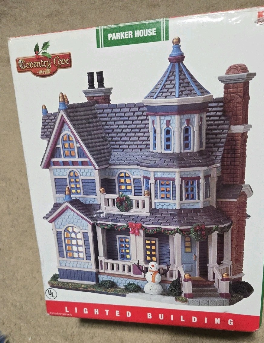 NEW COVENTRY COVE by Lemax PARKER HOUSE 2007 Collect. # 75599KM LIGHTED BUILDING