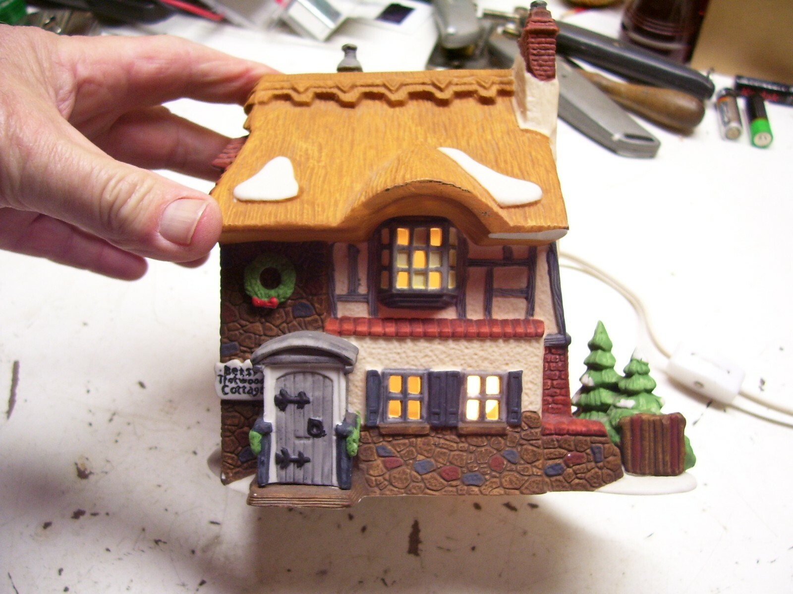 Dept 56 Dickens Village David Copperfield 1989 BETSY TROTWOOD’S COTTAGE Lit