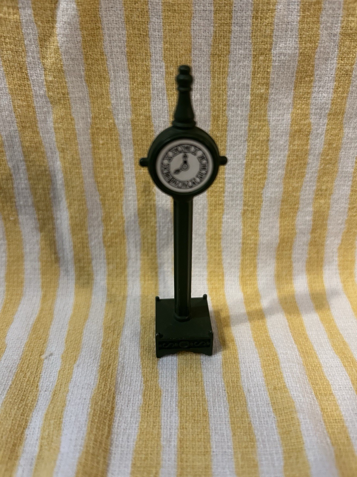 Department 56 Miniature Metal Village Houses Standing Street Clock black 3-3/8″