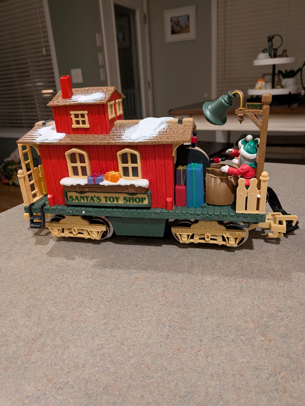New Bright Holiday Express #384 Santa’s Toy Shop Christmas Train Metal Wheels 🛞