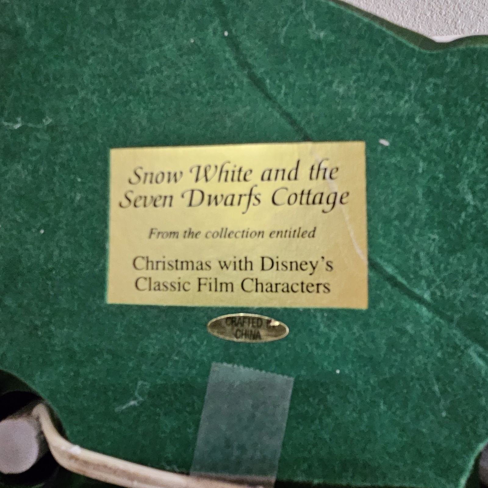 Disney Snow White Seven Dwarfs Cottage Lighted Ceramic Christmas Village