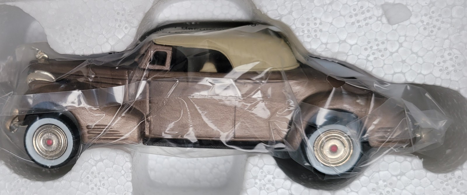 NEW Dept 56 1940 V16 Cadillac Coupe Vintage Cars 56.59416 Christmas in the City