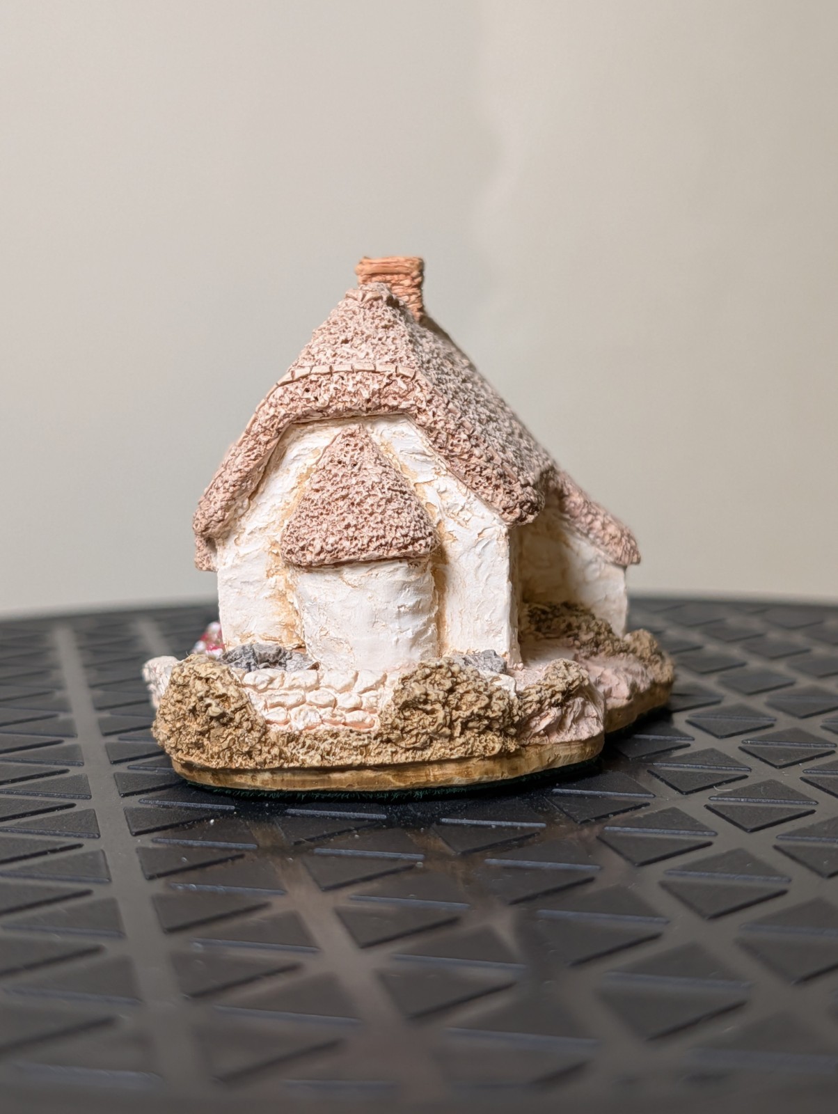 Lilliput Lane “Clover Cottage” From The English Collection, Dated 1987