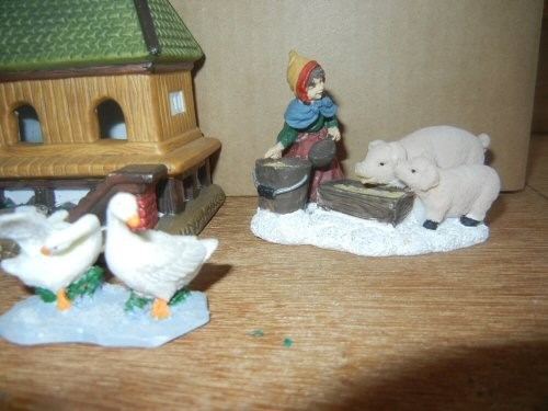 12 PCS VILLAGE FARM SCENE CHRISTMAS VILLAGE VARIOUS ACCESSORIES