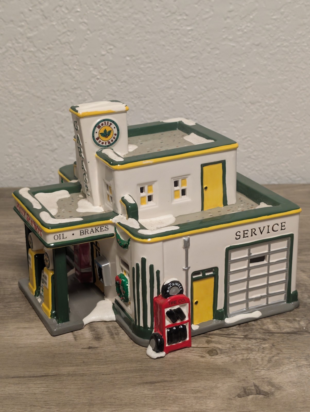 Dept 56 Snow Village Holly Brothers Garage #54854 Lighted + Figures Cars Lot