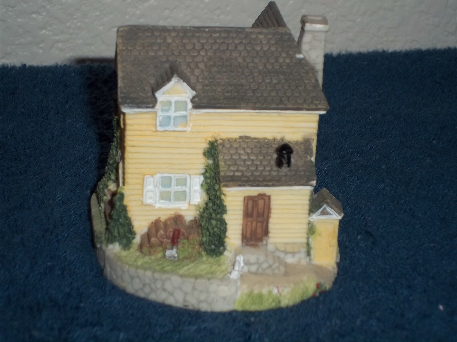 WILSON RANCH HOUSE FIGURINE – 3 INCHES TALL