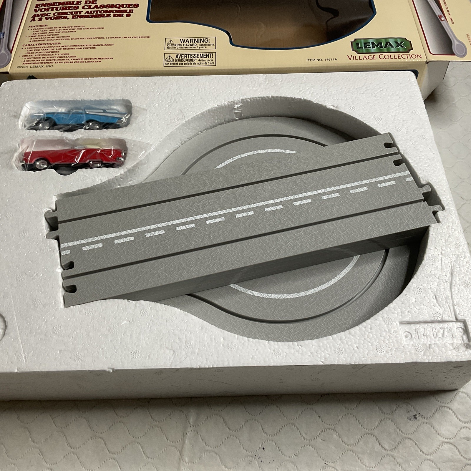 Lemax Classic Car Set 2-Way Road Pattern 14677A Village Collection New In Box