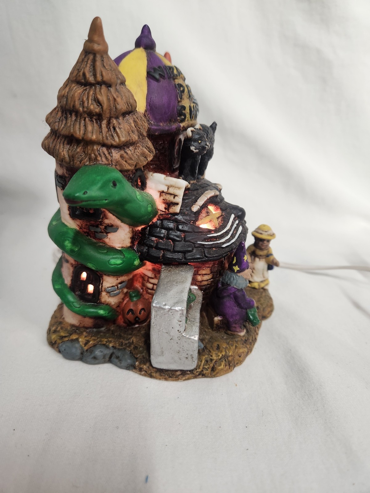 Spooky Hollow WIZARD PET SHOP Halloween Lighted House ceramic figure