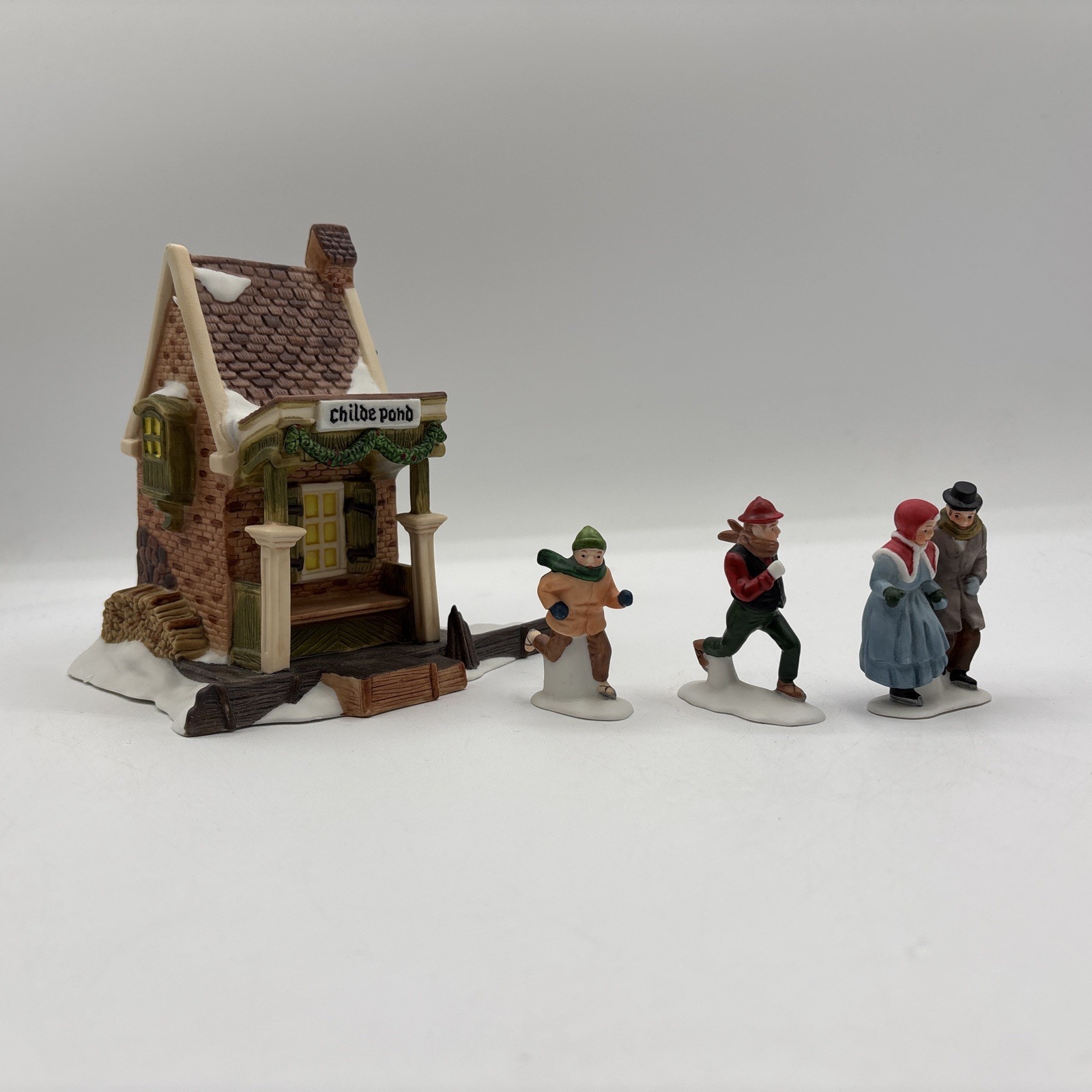 Department 56 1988 Vintage HVC Childe Pond And Skaters Set Of 4 5903-0 Retired