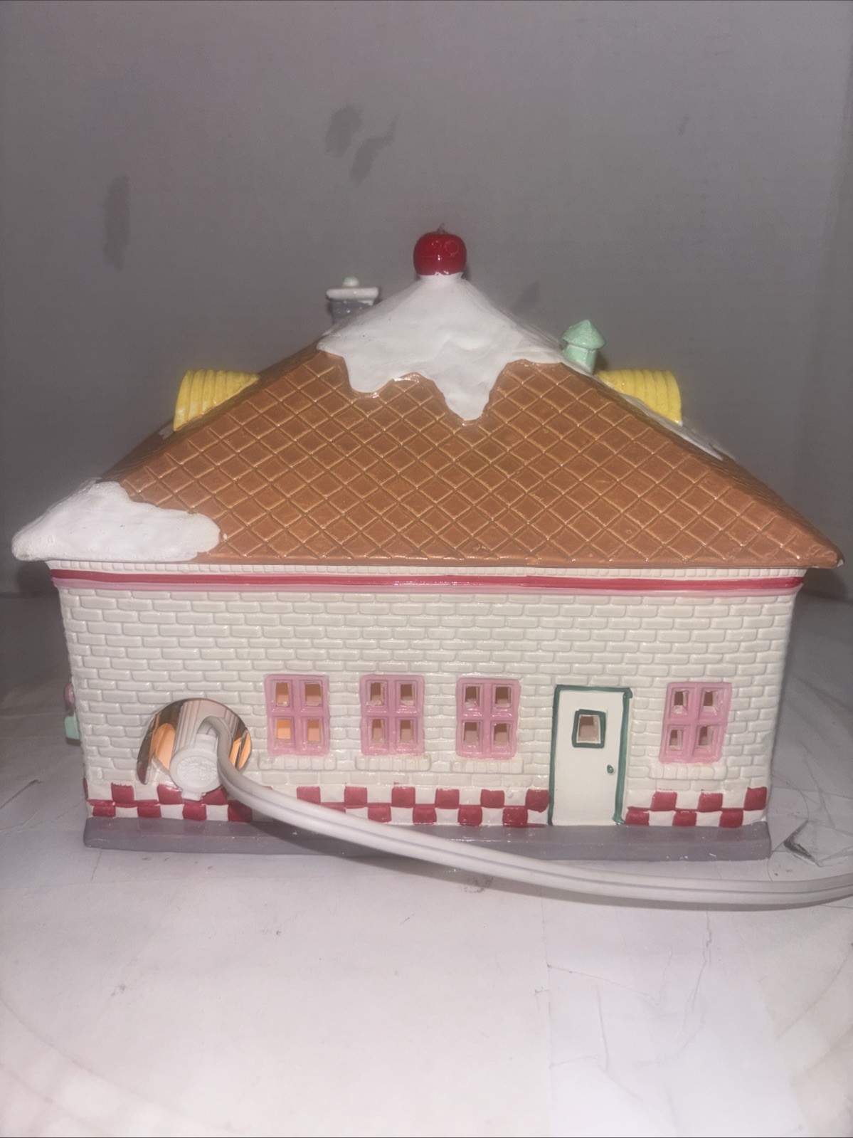 DEPT 56 “56 FLAVORS ICE CREAM PARLOR” ~ **ORIGINAL SNOW VILLAGE** RARE PIECE !!!