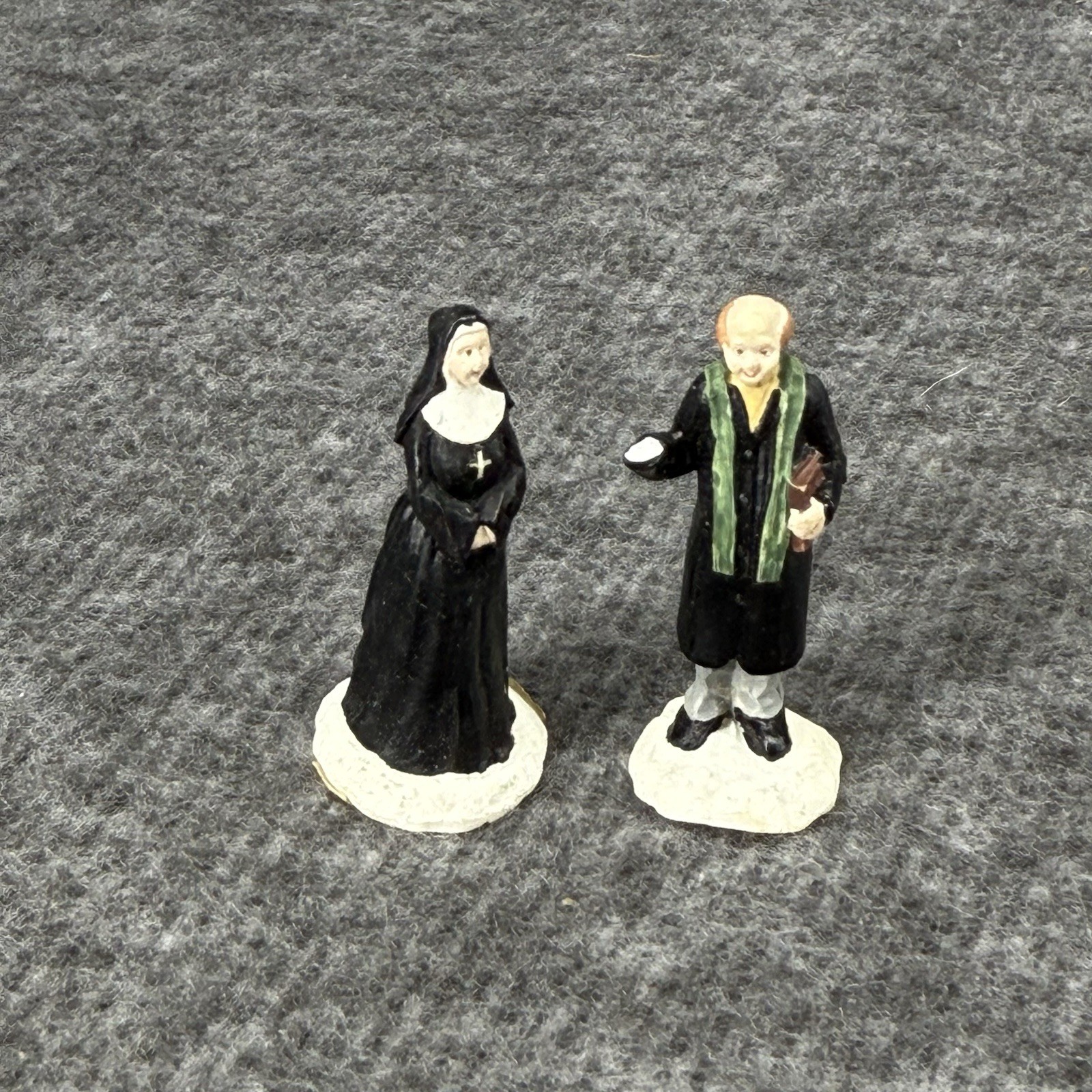 VINTAGE 2003 Grandeur Noel Victorian Village REPLACEMENT Piece NUN & PRIEST