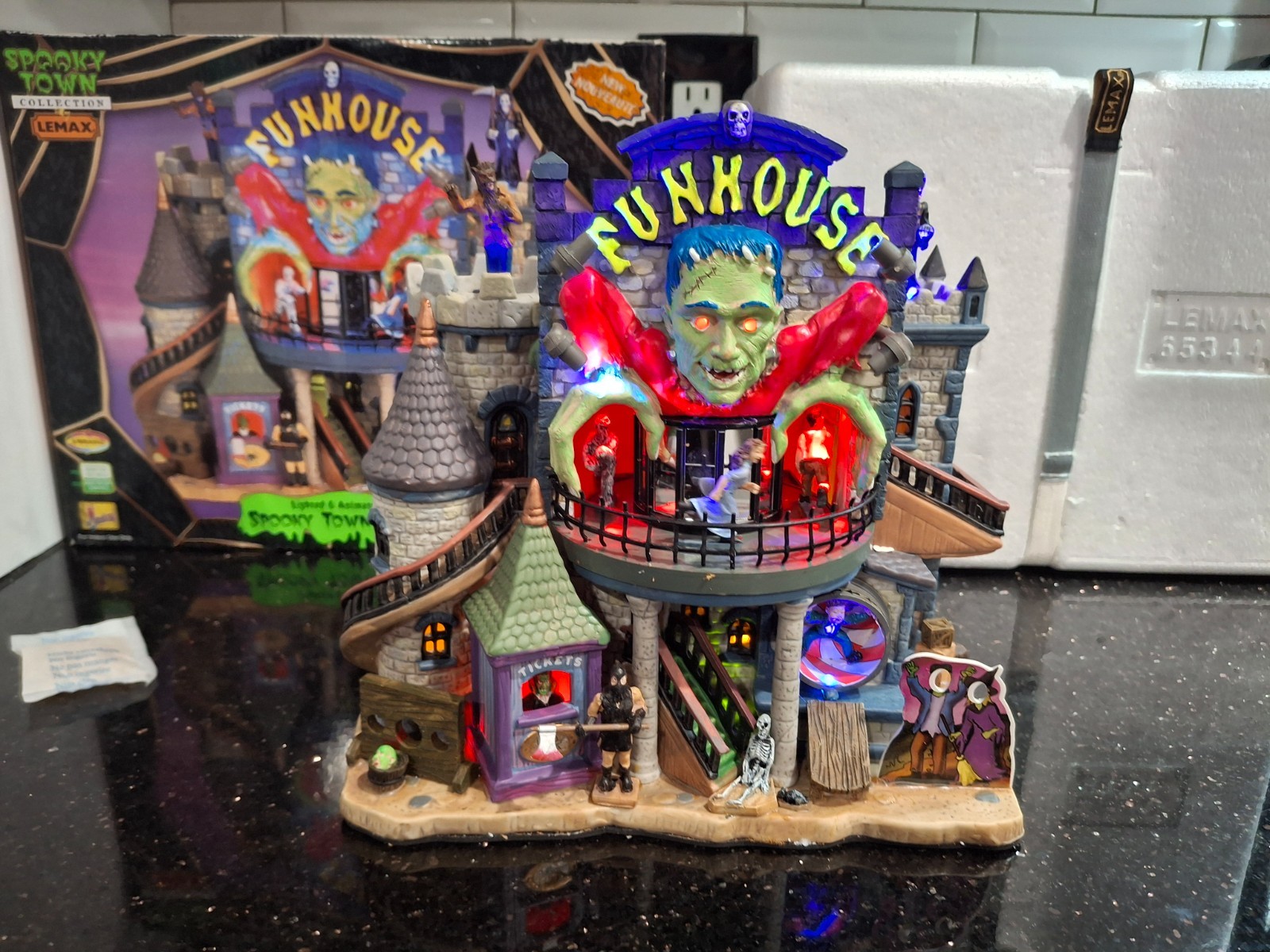 Lemax Spooky Town Funhouse Halloween Lighted Animated Musical Rare Village House