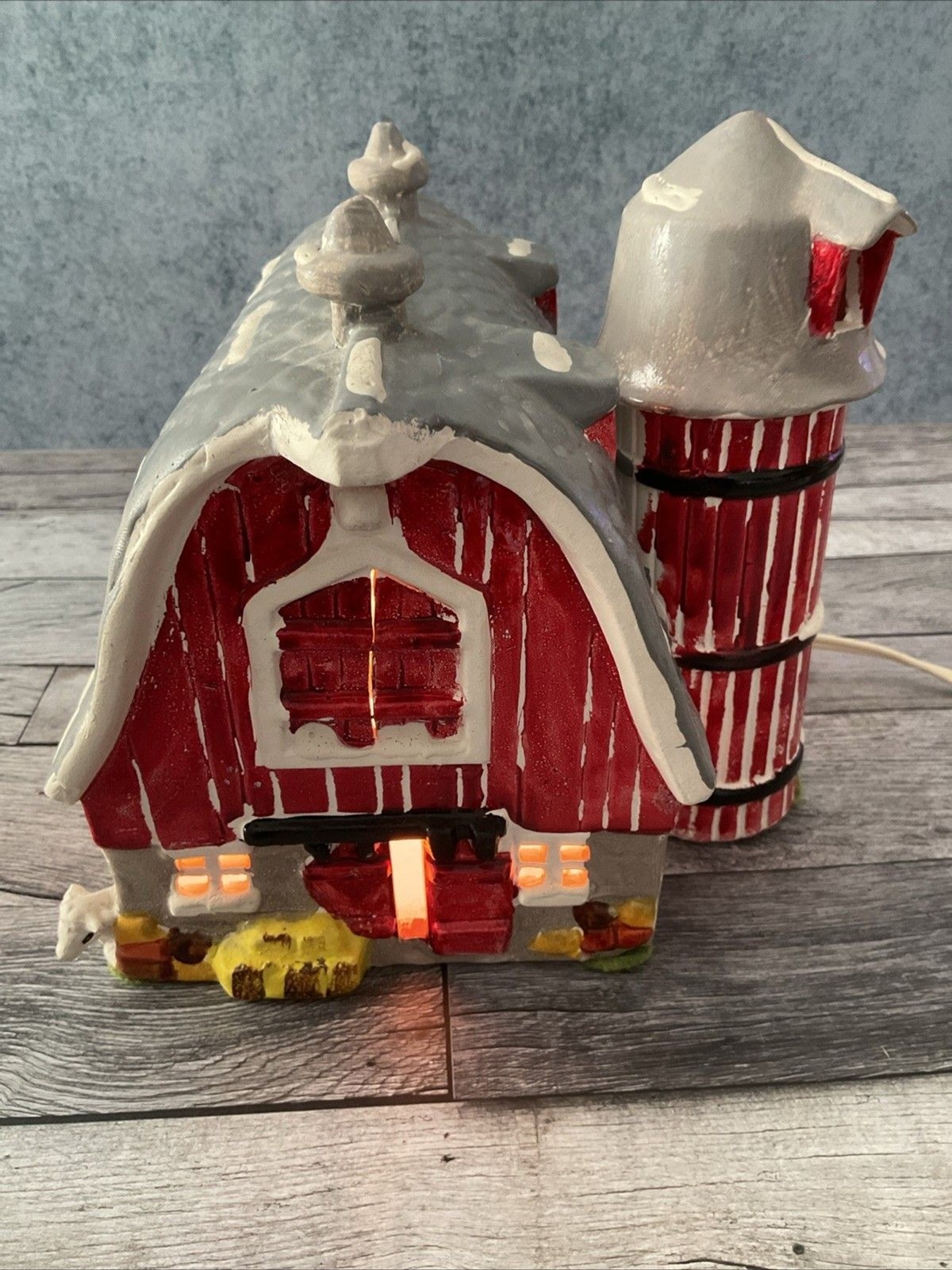 Vintage Department 56 Snow Village Red Barn & Silo.Snowhouse Series no box