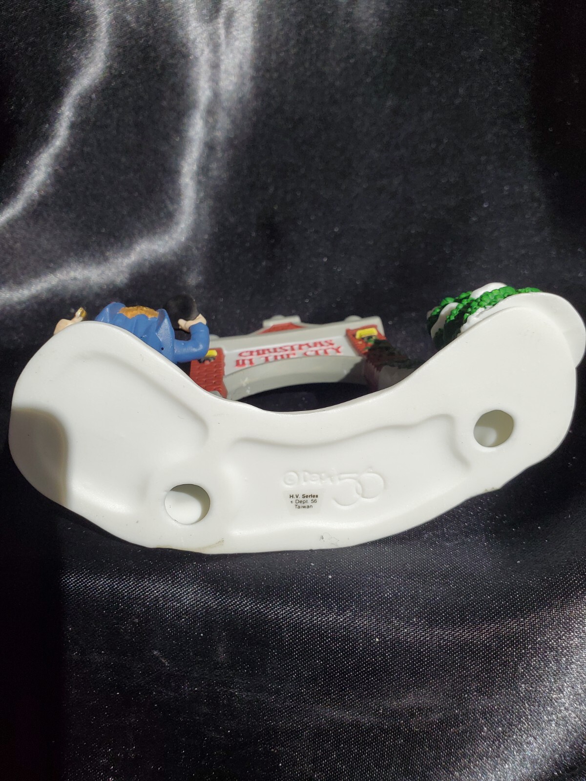 Dept. 56 Village “A KEY TO THE CITY” Christmas in the City #58893 Item #115