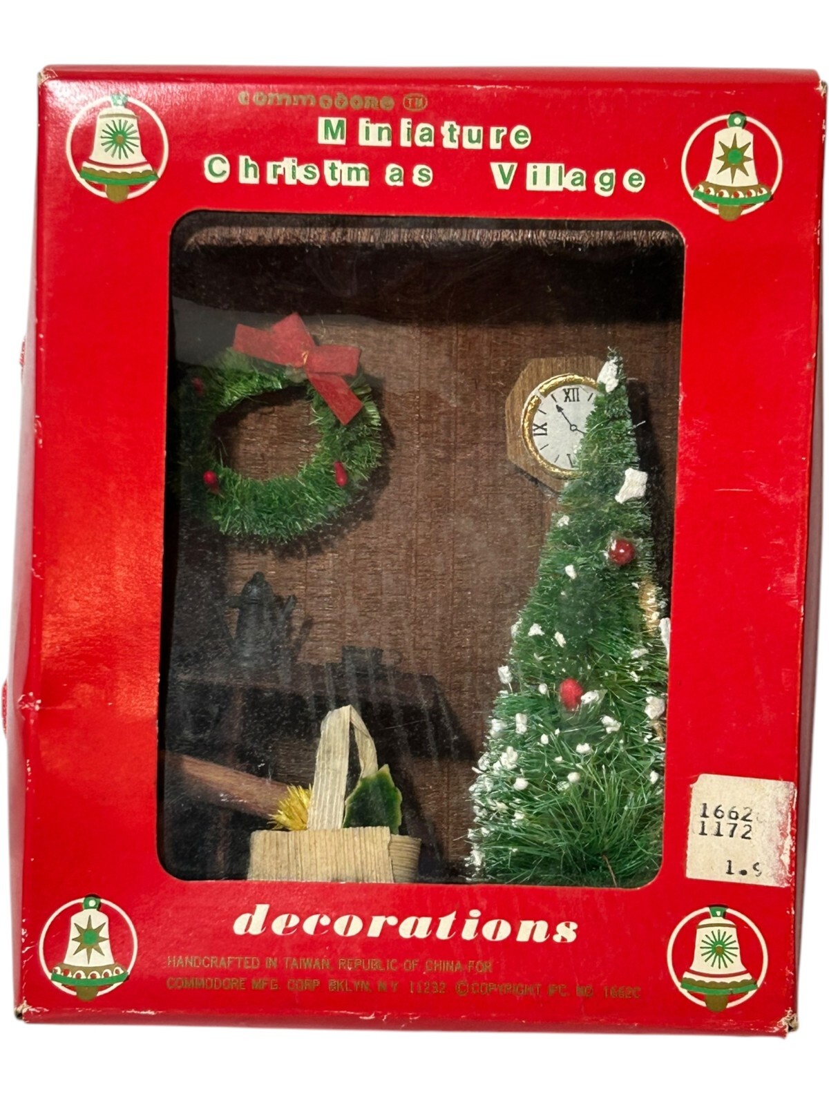 Vtg Commodore Diorama Miniature Christmas Village Scene Wreath Tree Wall Decor