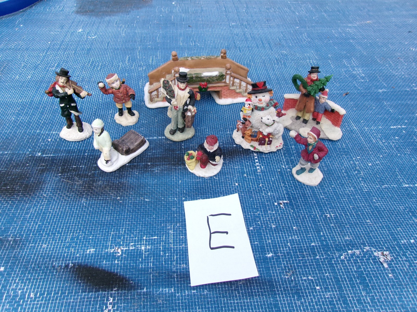 E: Christmas Village Resin/Ceramic 12 Pcs., Unbranded, 1 7/8″ to 3″ tall