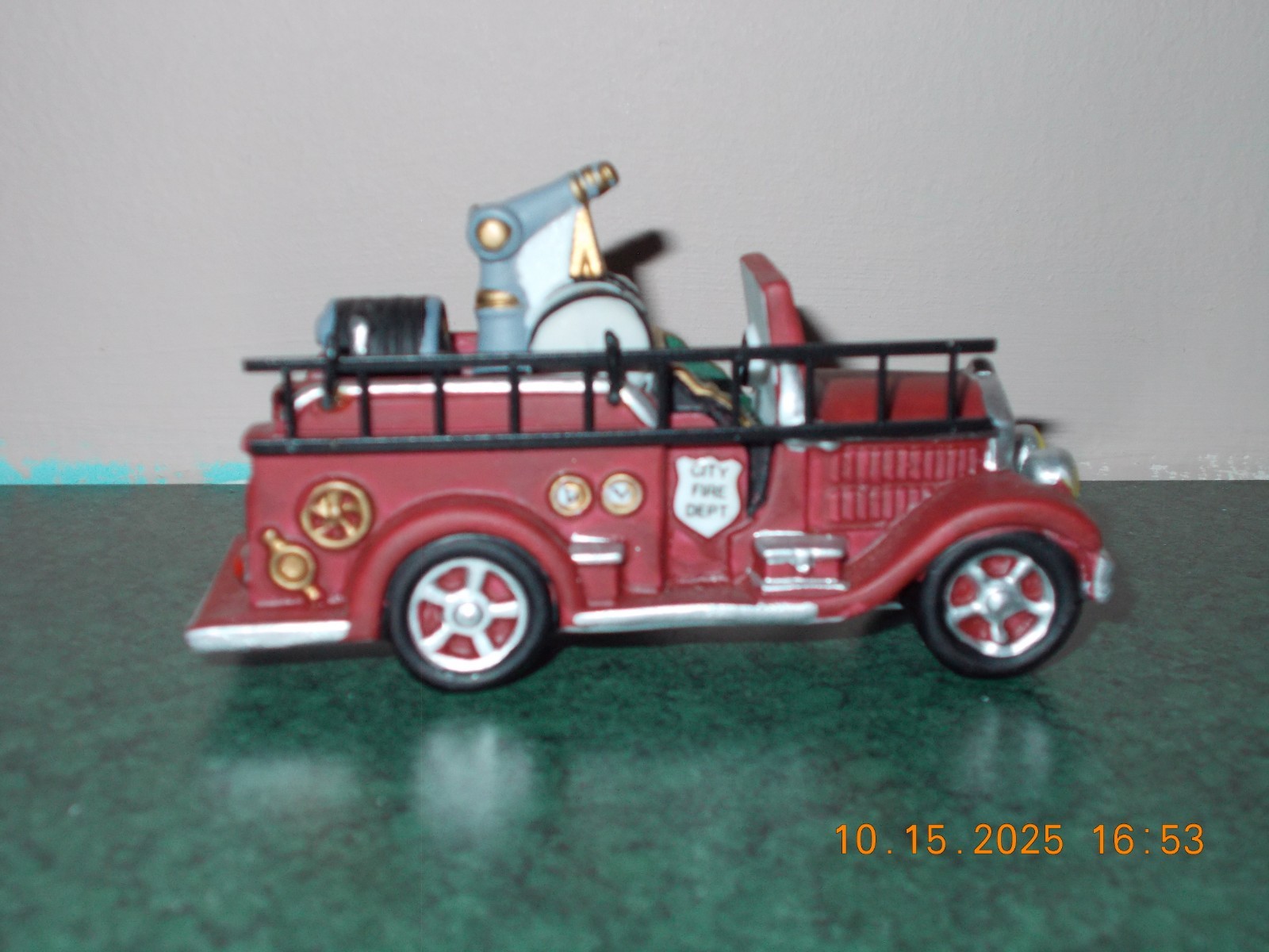 Dept 56 – ” City Fire Dept. ” Fire Truck – #5547-6 -Heritage Village Collection