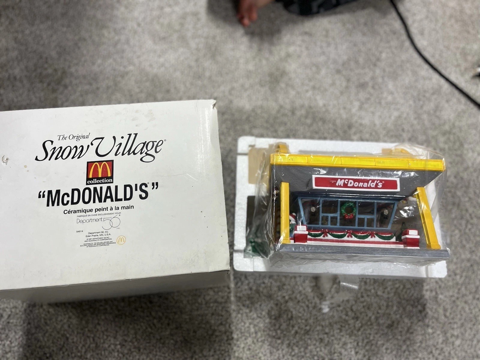 McDonald’s Snow Village – Department 56 NEVER Been Used. Original Box