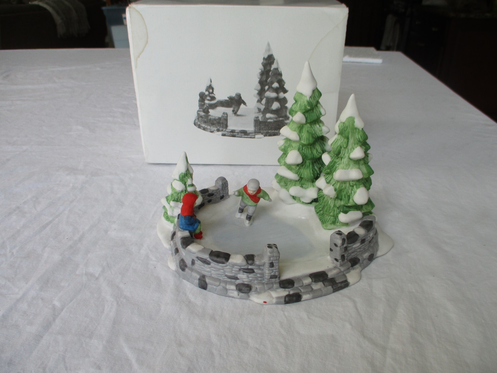 Dept. 56 Ice Skating Pond Heritage Christmas Village Collection 5001