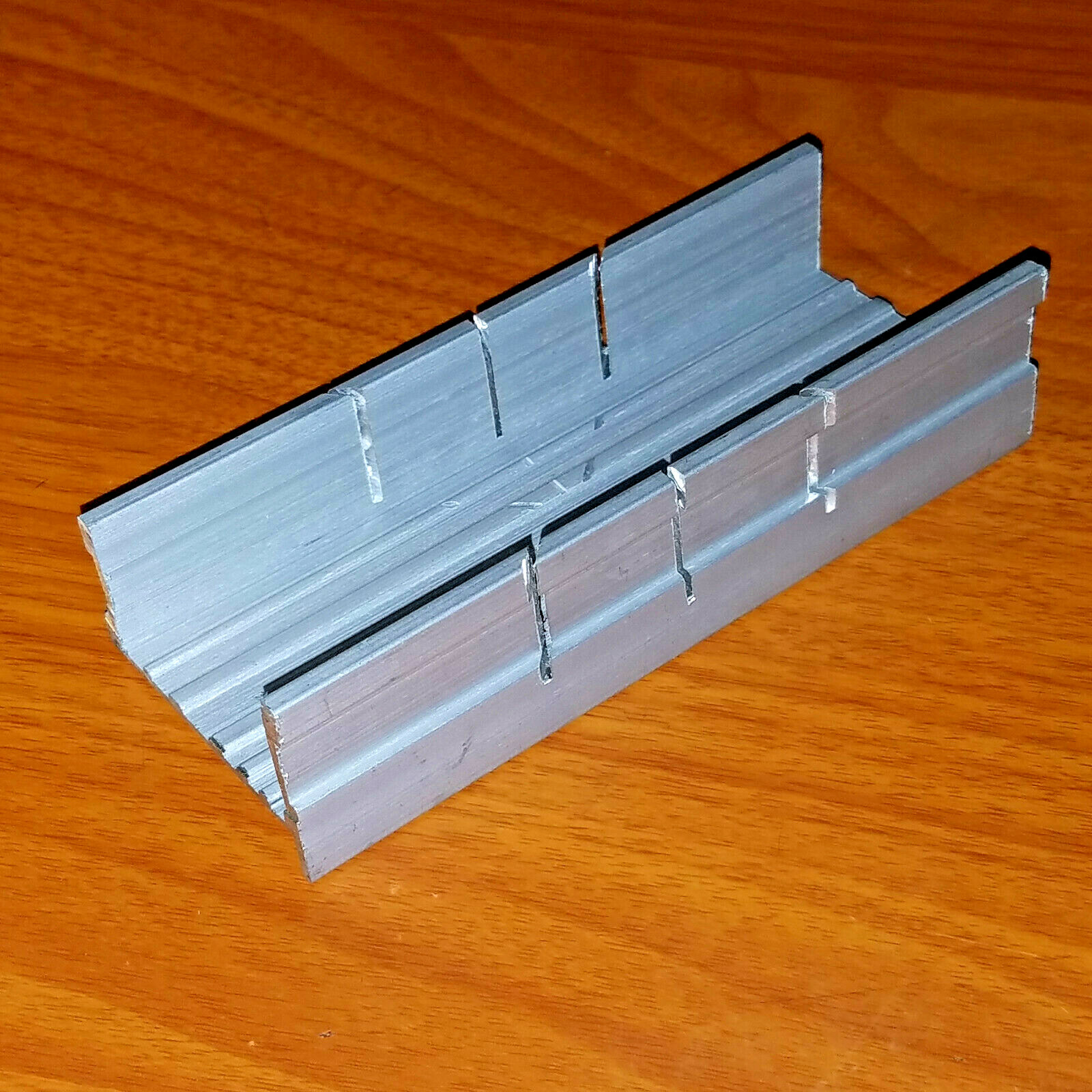 Hobby Tool Aluminum Miter Box #70520 (5″ Length 1 5/8″ Wide & 3/4″ Deep)