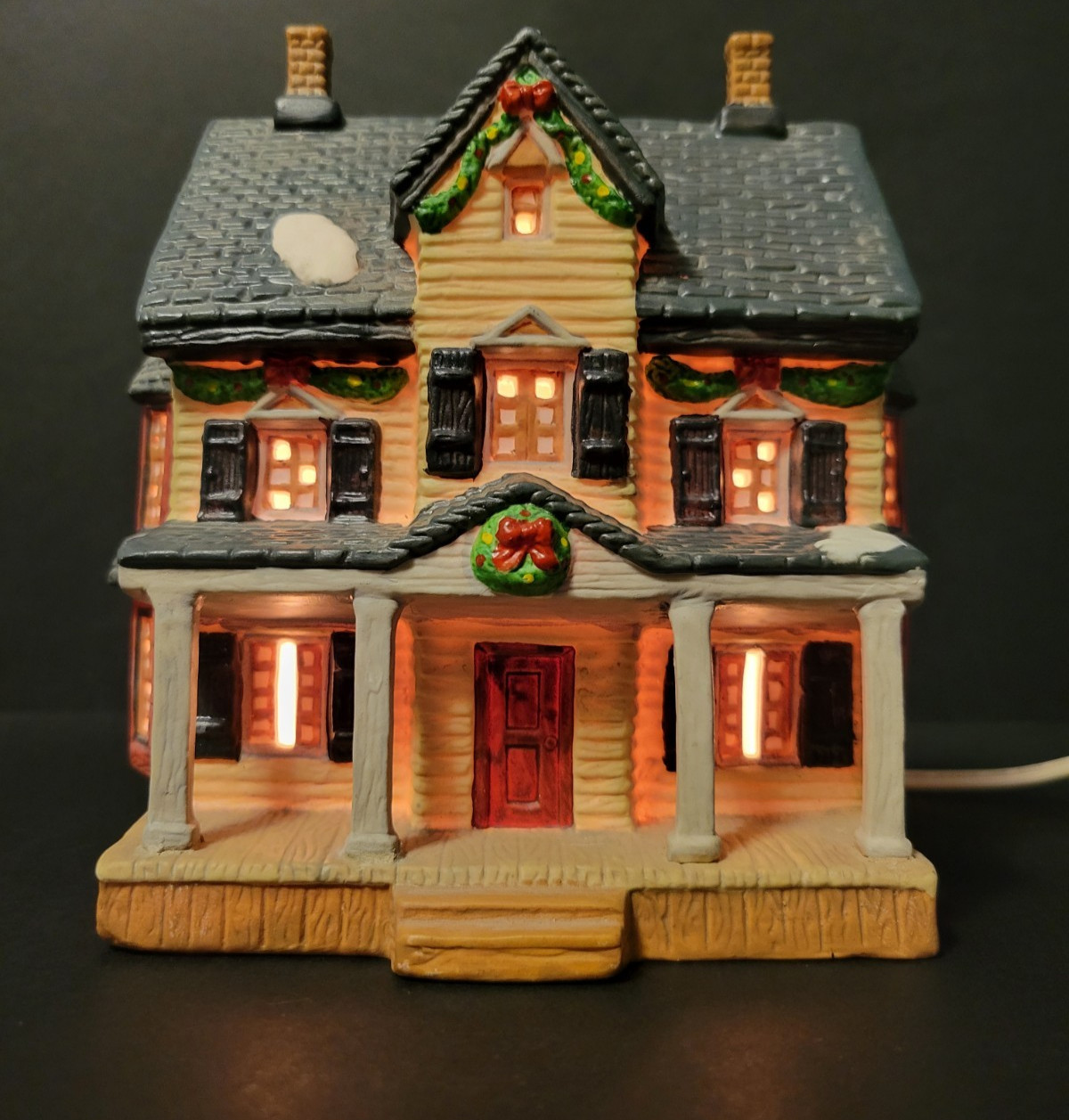 Dickens Collectables Christmas Village House With Green Roof