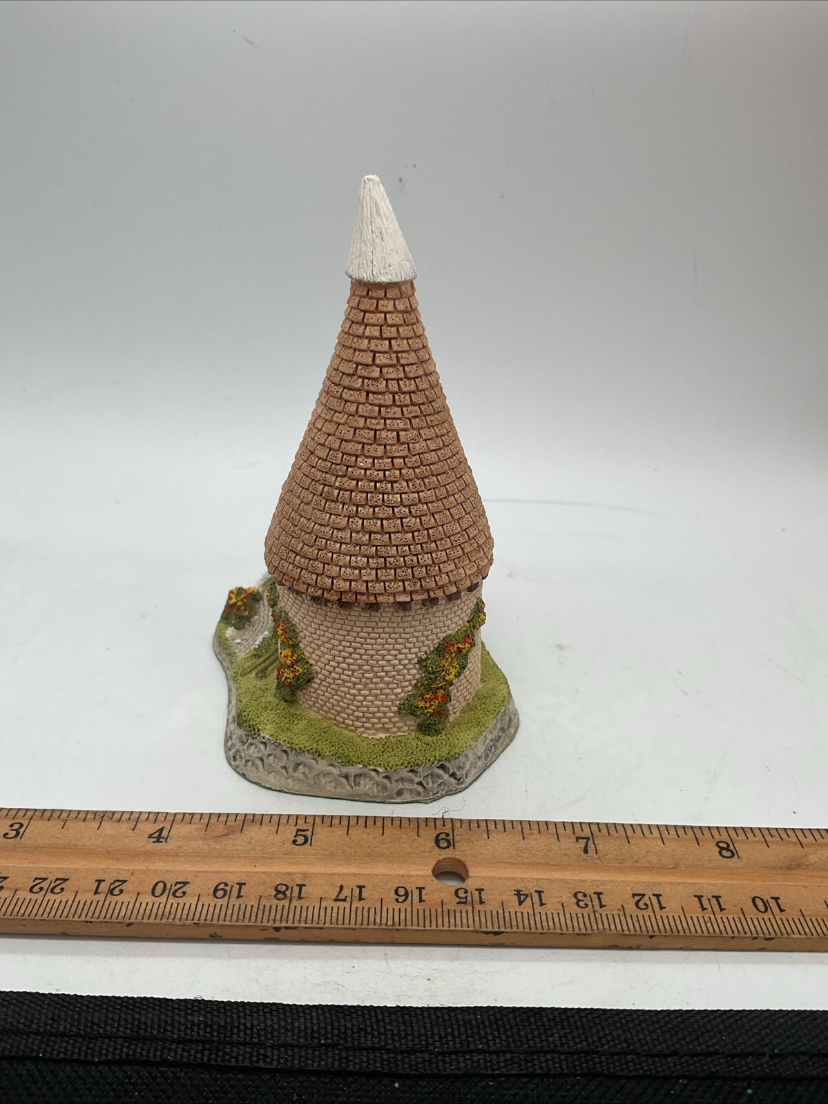Single Oast – 1981 David Winter – Includes Box & COA