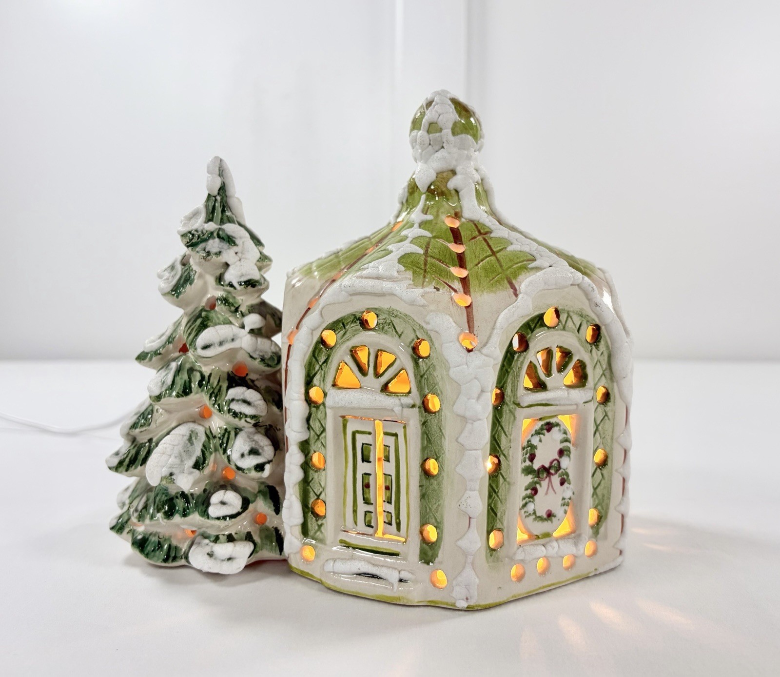 1978 Walter Brockmann Signed Ceramic Christmas Gazebo Music Box Away in Manger