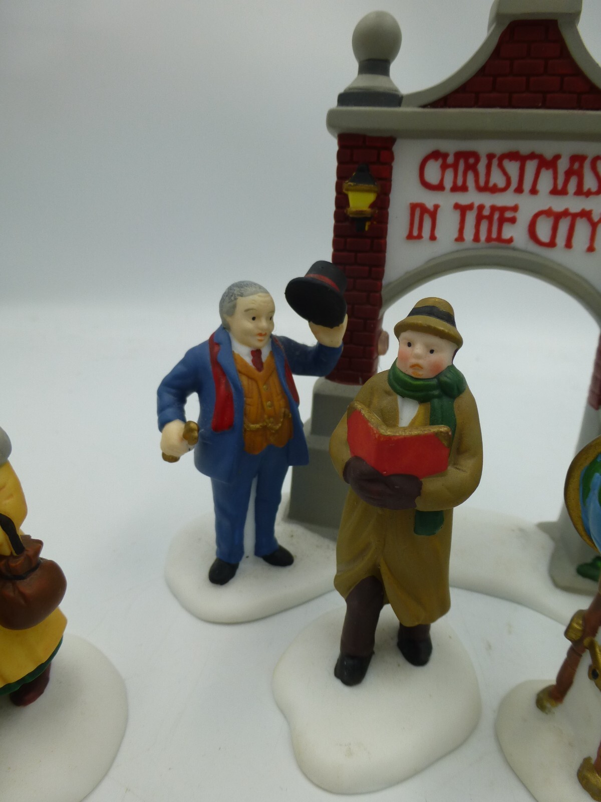Dept 56 -‘Caroling Thru the City’ 3 Figures 5548-4, ‘Key to the City’ 5889-3 etc