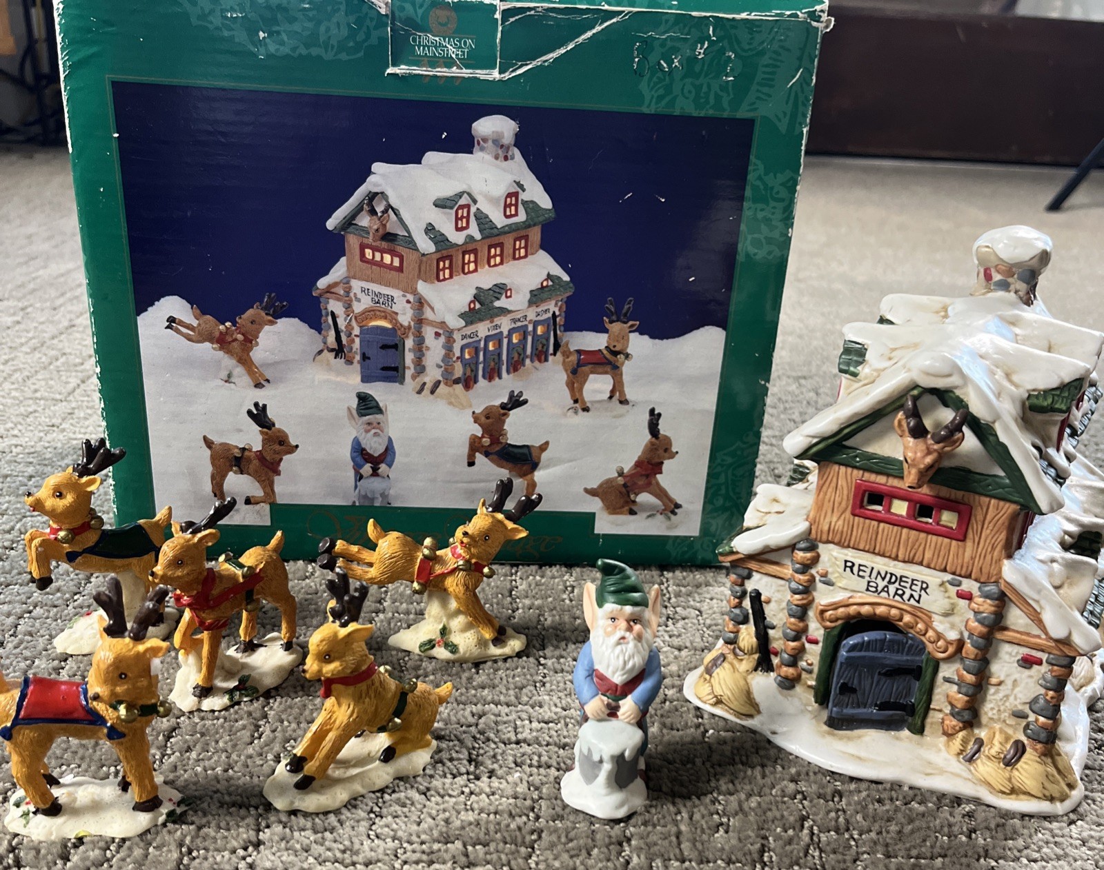 Christmas On main street Reindeer Stable Elf 7 Pc Vintage Village Rare Read