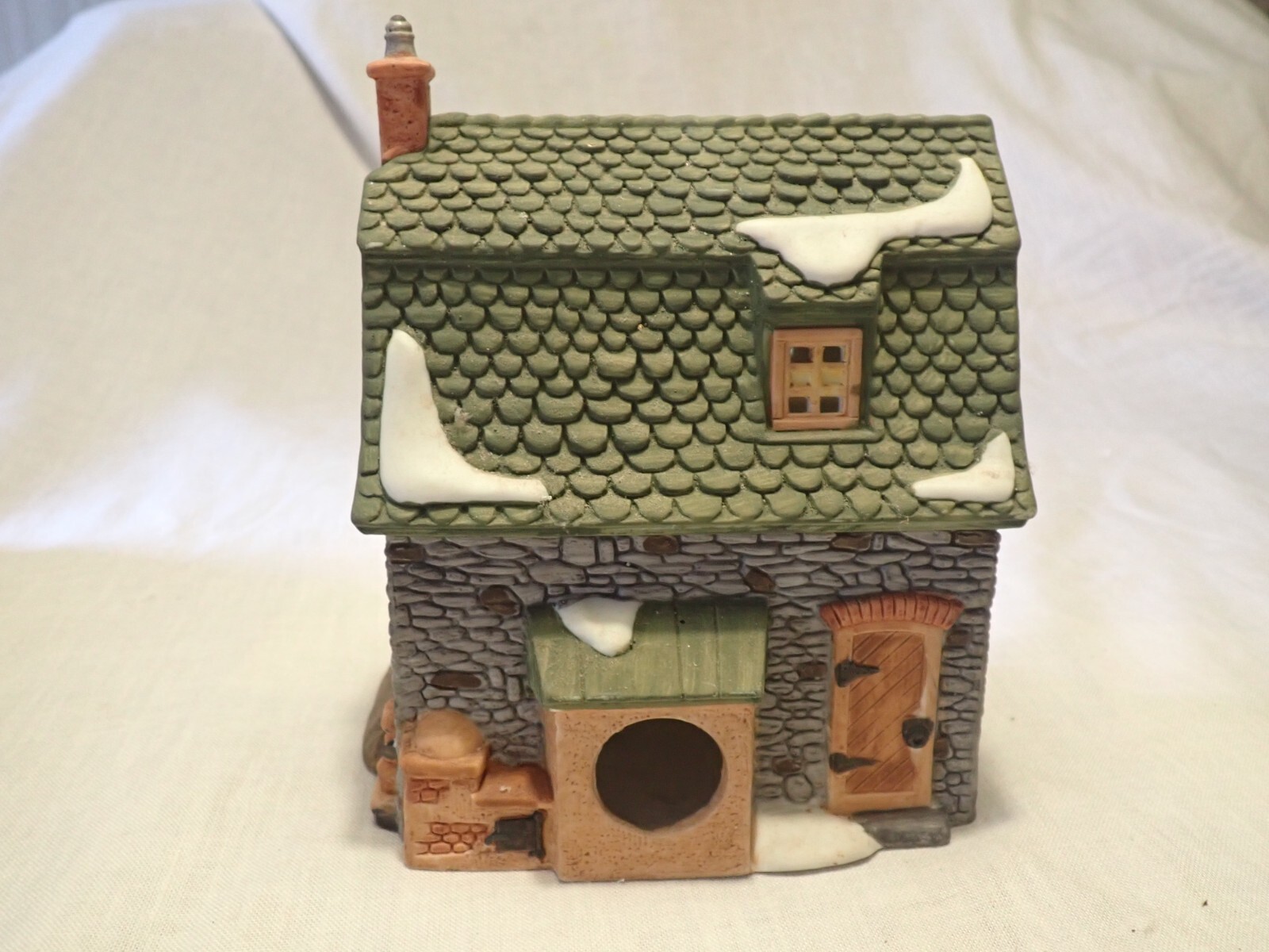 Department 56 Heritage Dickens Village White Horse Bakery #5926-9 in box