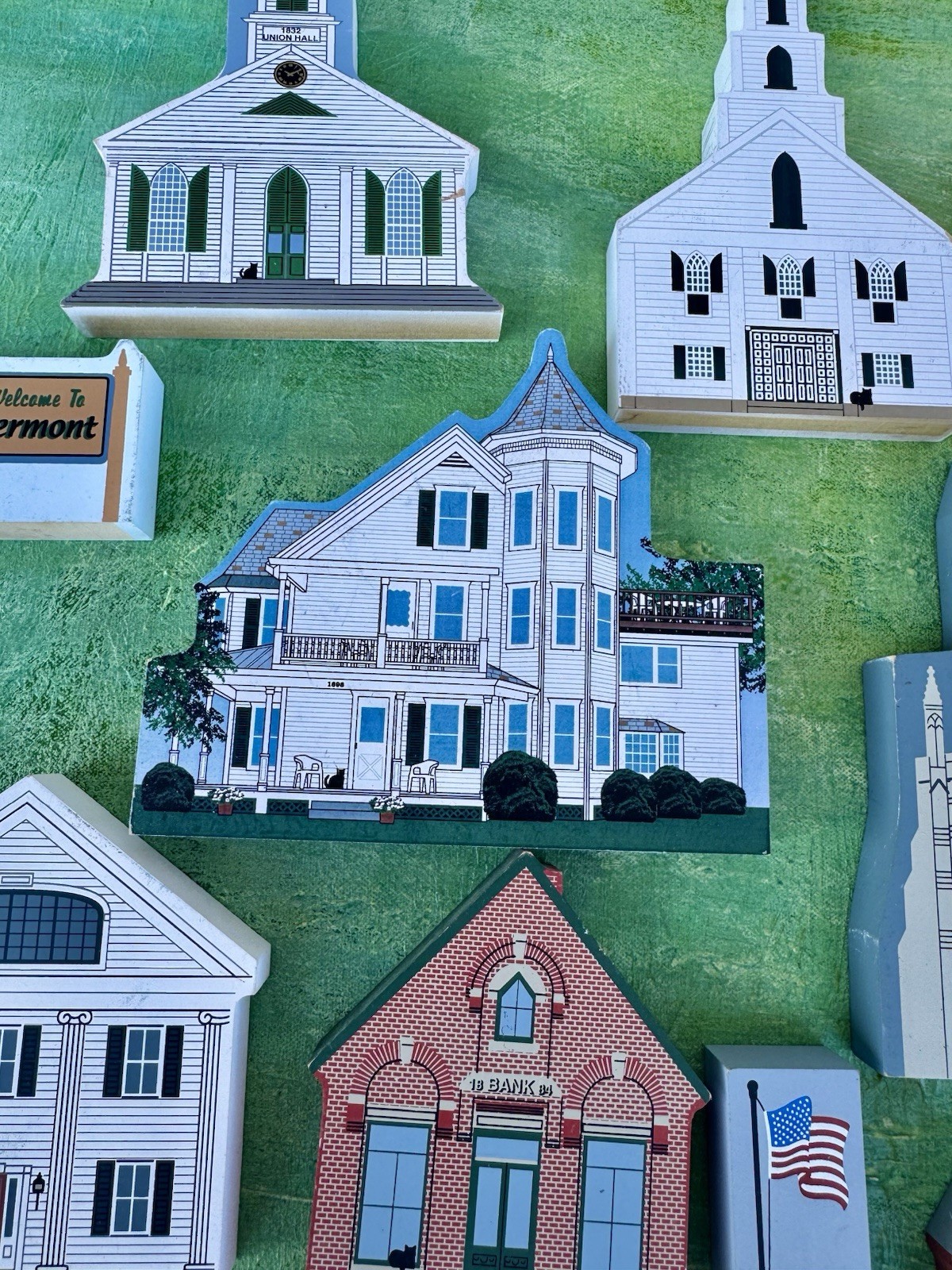 12 Vintage The Cat’s Meow Vermont Village 1994-2006 Lot. Some Rarer Pieces.