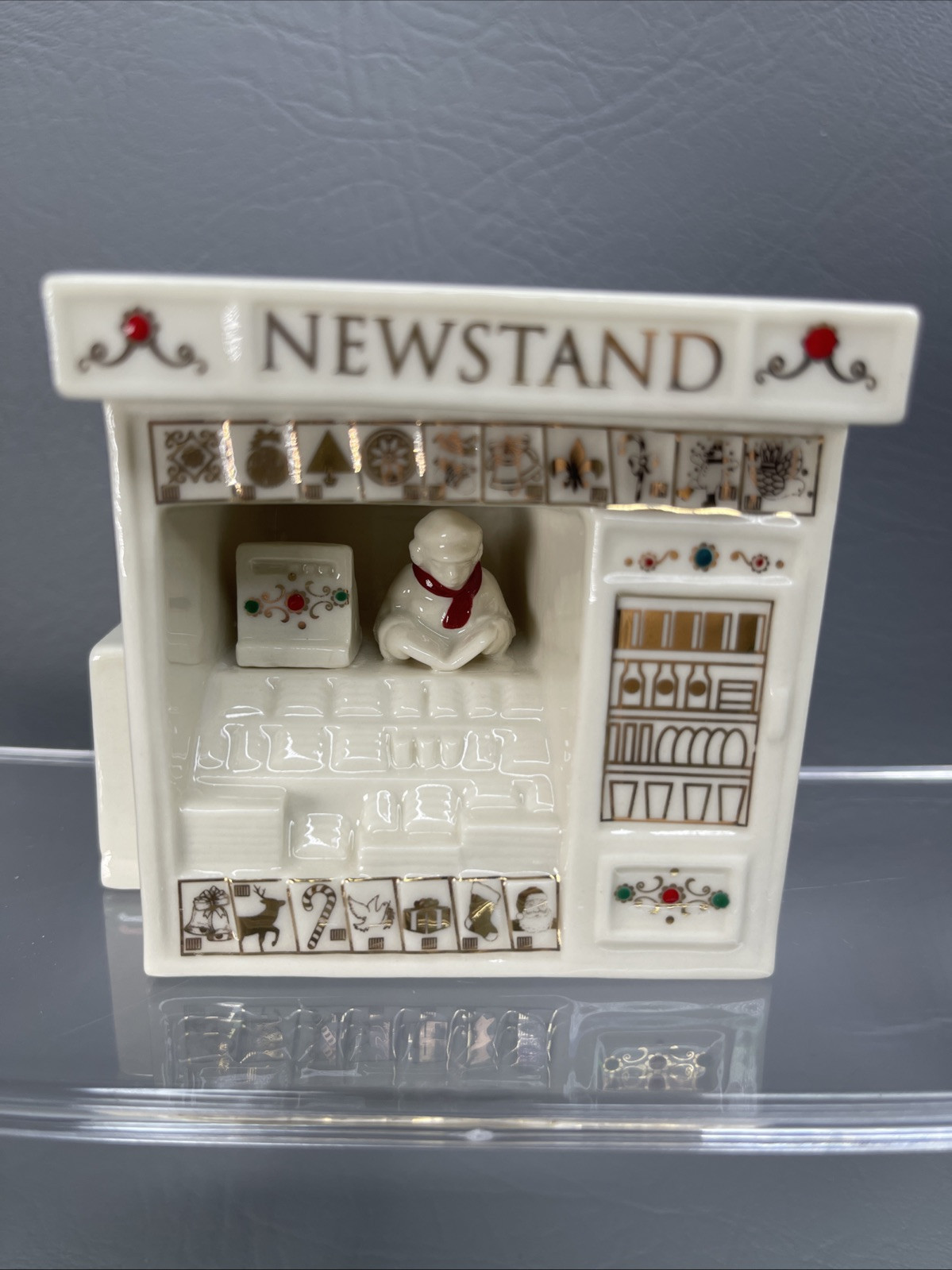 Lenox Newstand Mistletoe Park Village Treasures w/Box 2010 Christmas Village