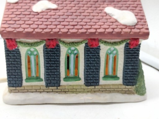 1995 Trim A Home Lighted Christmas Village Church