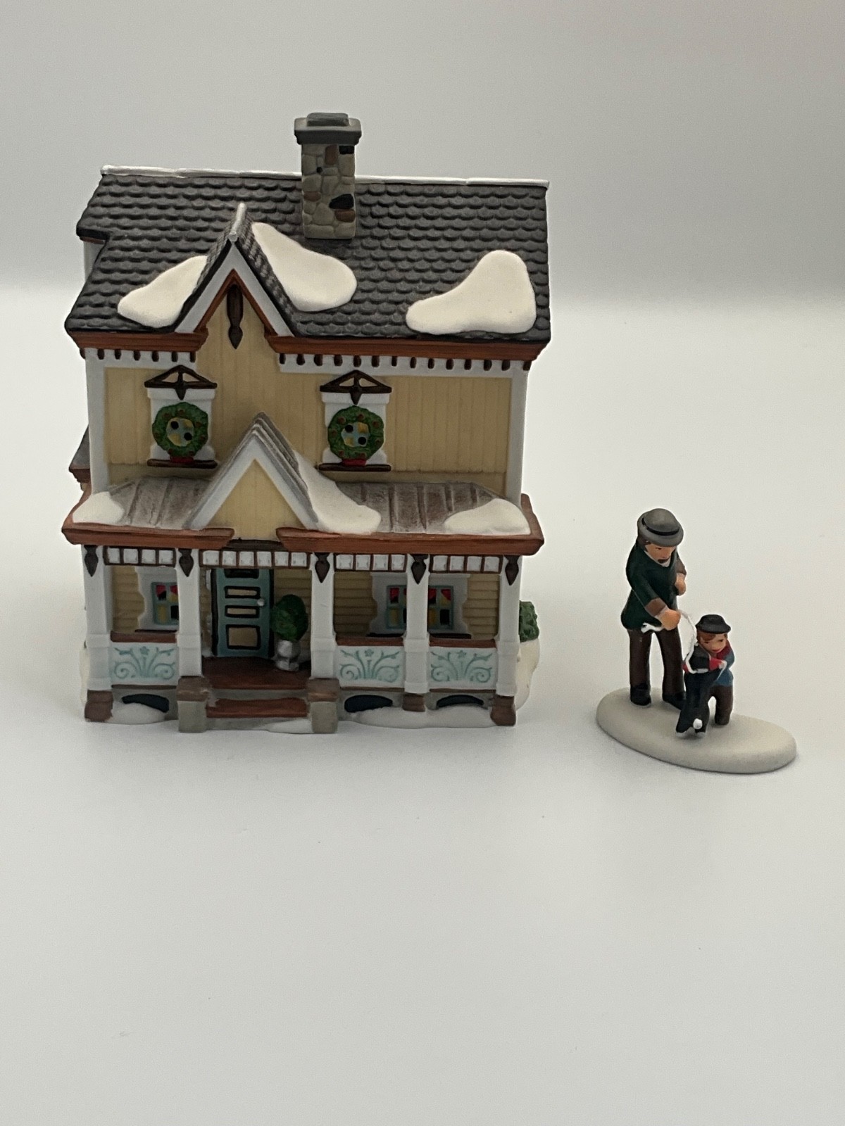 Dept 56 New England Series 2011 Lakeshore Holiday House Lighted New Best Friend