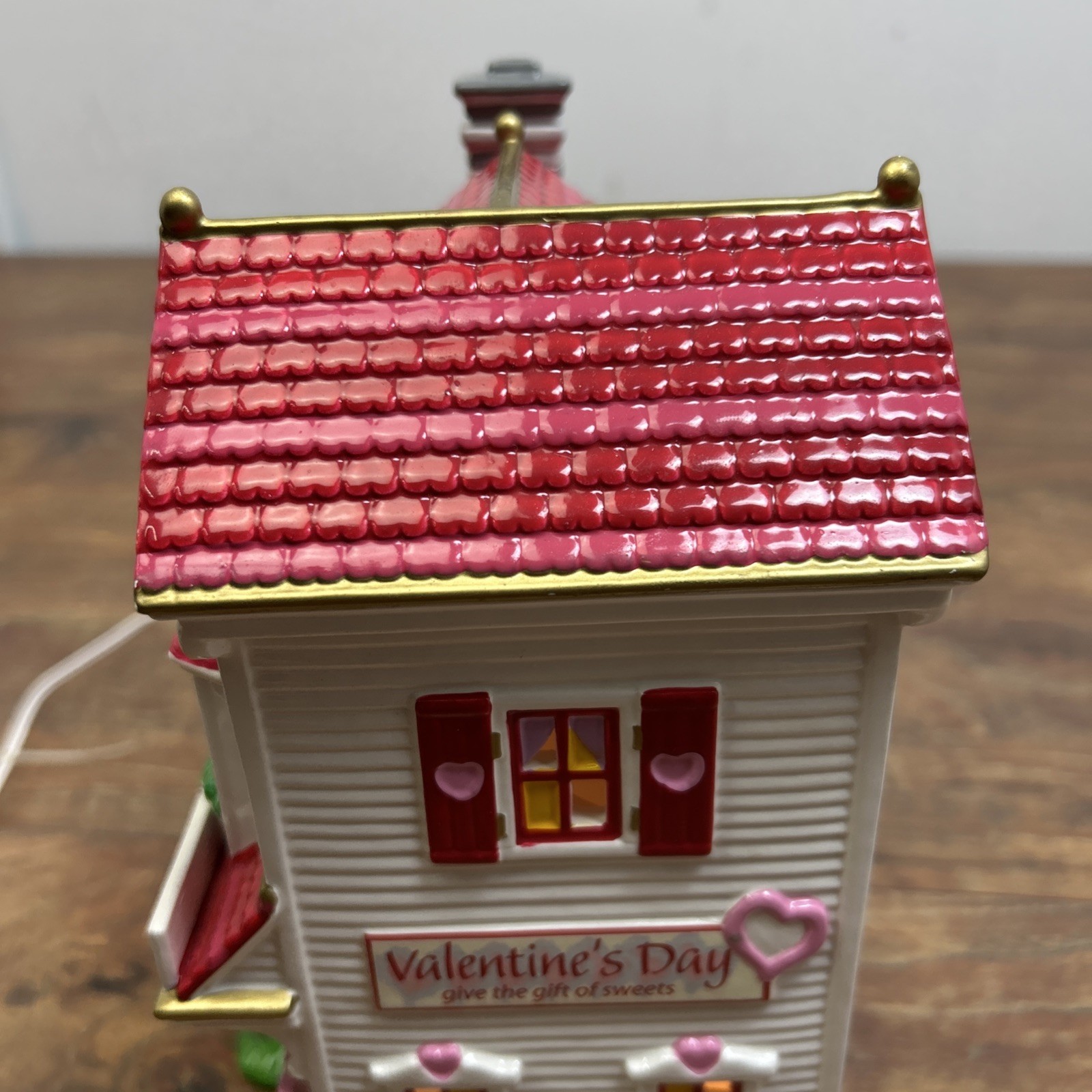 Retired Dept 56 Valentine Village Sweetheart Candy Shop w/Flashing Heart Lights*