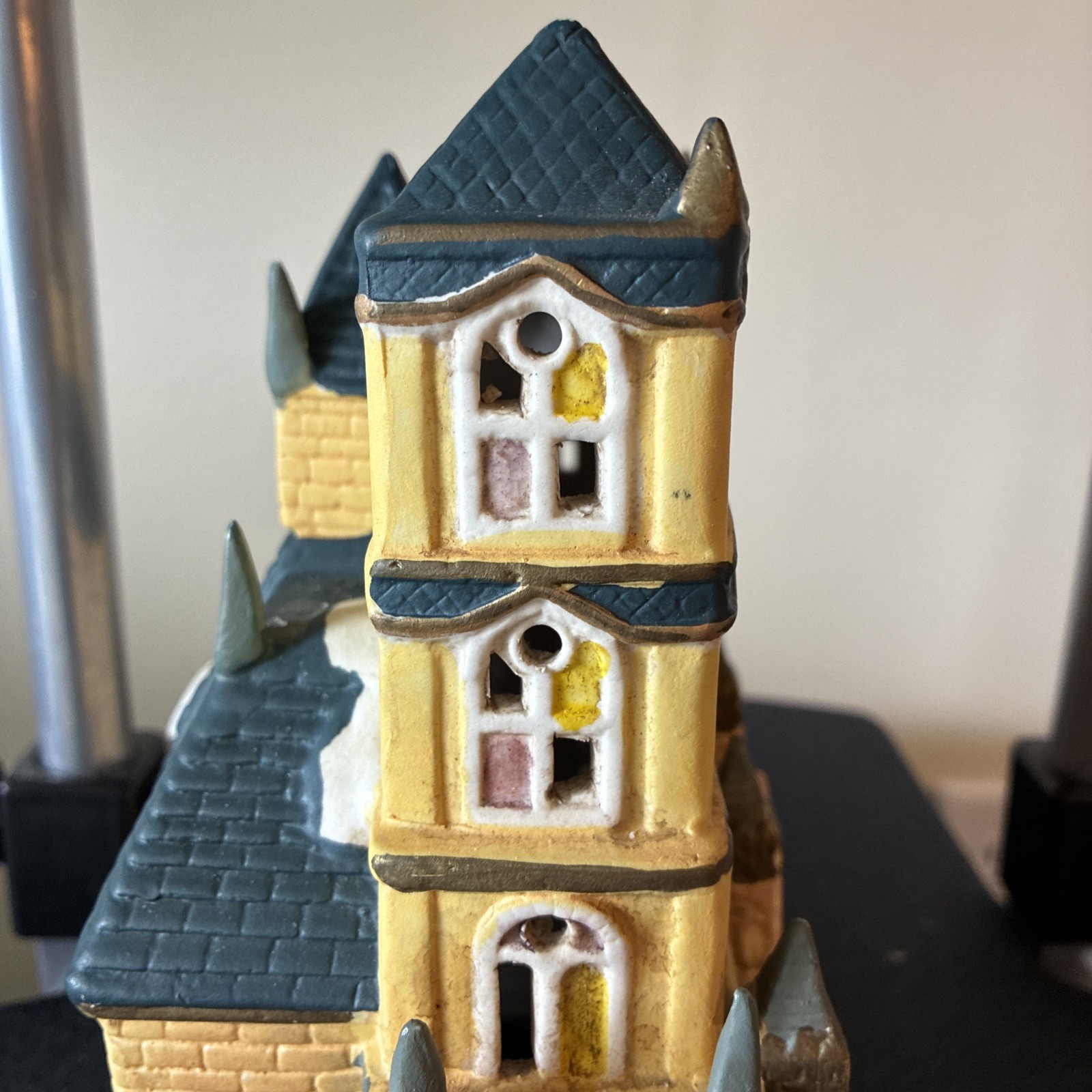 1993 Dickens Collectables Hand Painted Christmas Village Lighted Cathedral