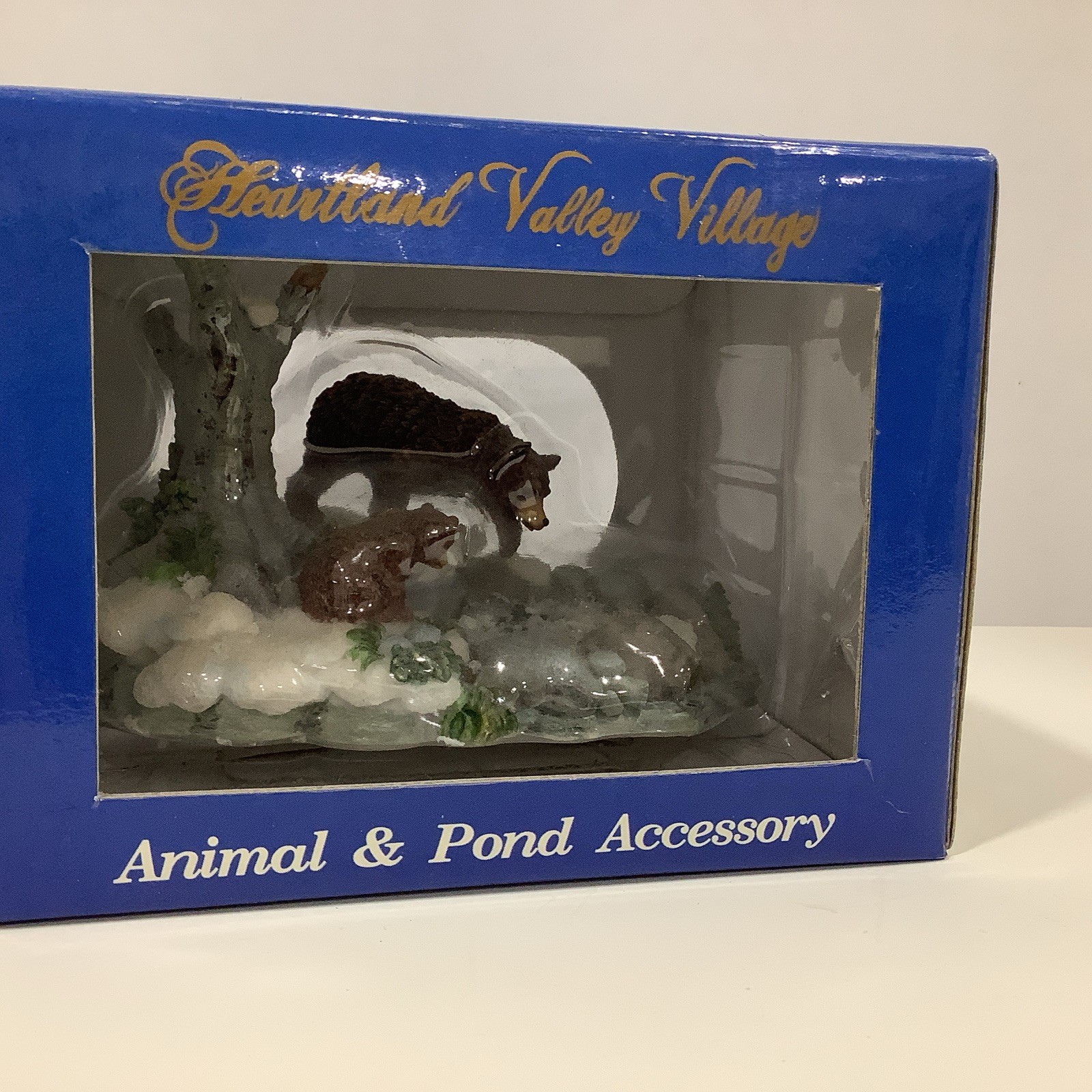 Heartland Valley Village 9831652 Accessory Animal & Pond (Momma Bear and Cub)