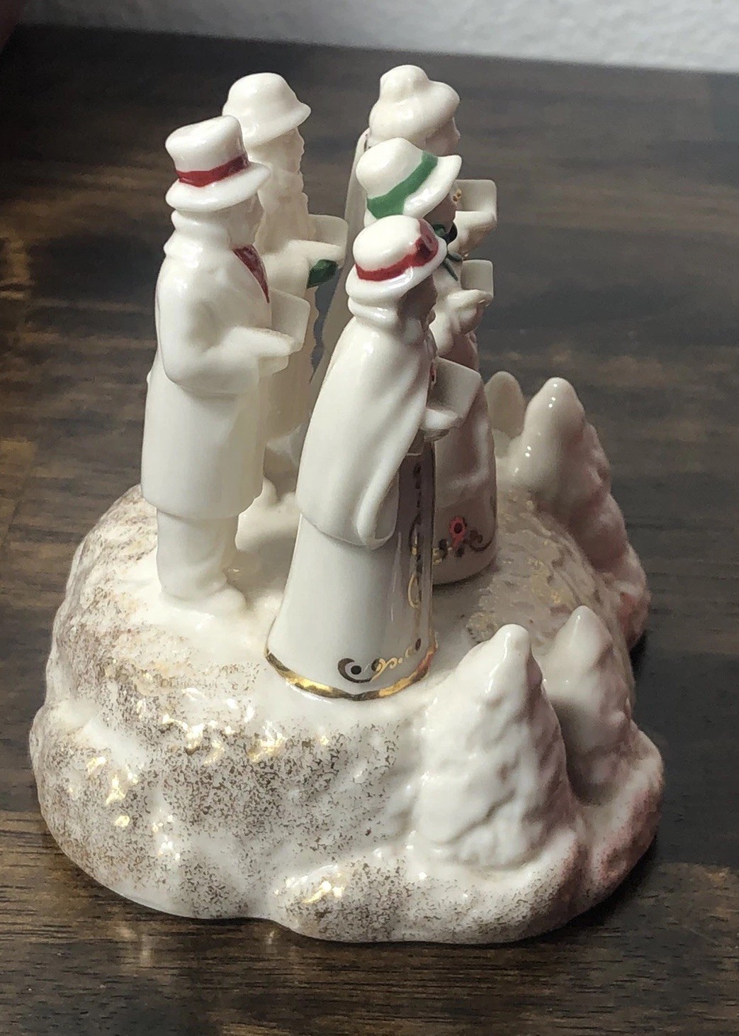 Lenox Mistletoe Park Musical Carolers #816988- Boxed – 2010 Village Treasures