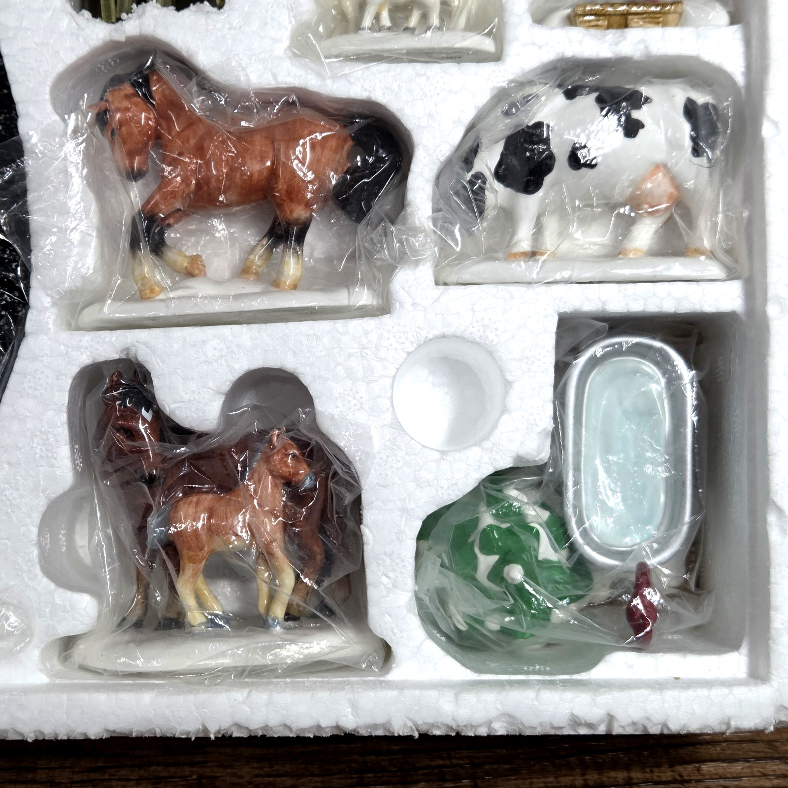 Dept 56 Farm Accessory Set 35 Piece Snow Village #54931 Retired Complete!
