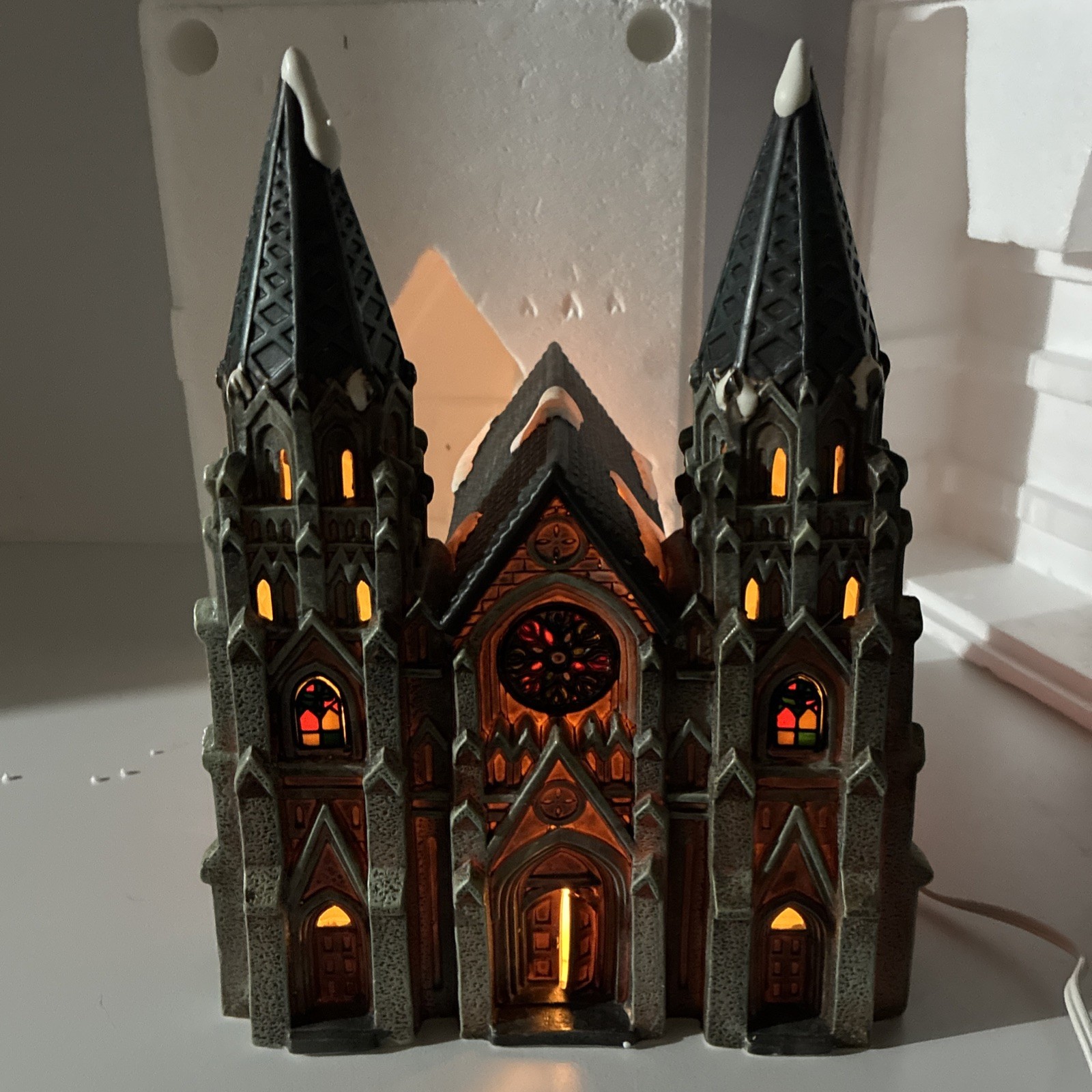 Santa’s Workbench Collection Canterbury Lane Church – Light Working – 2000