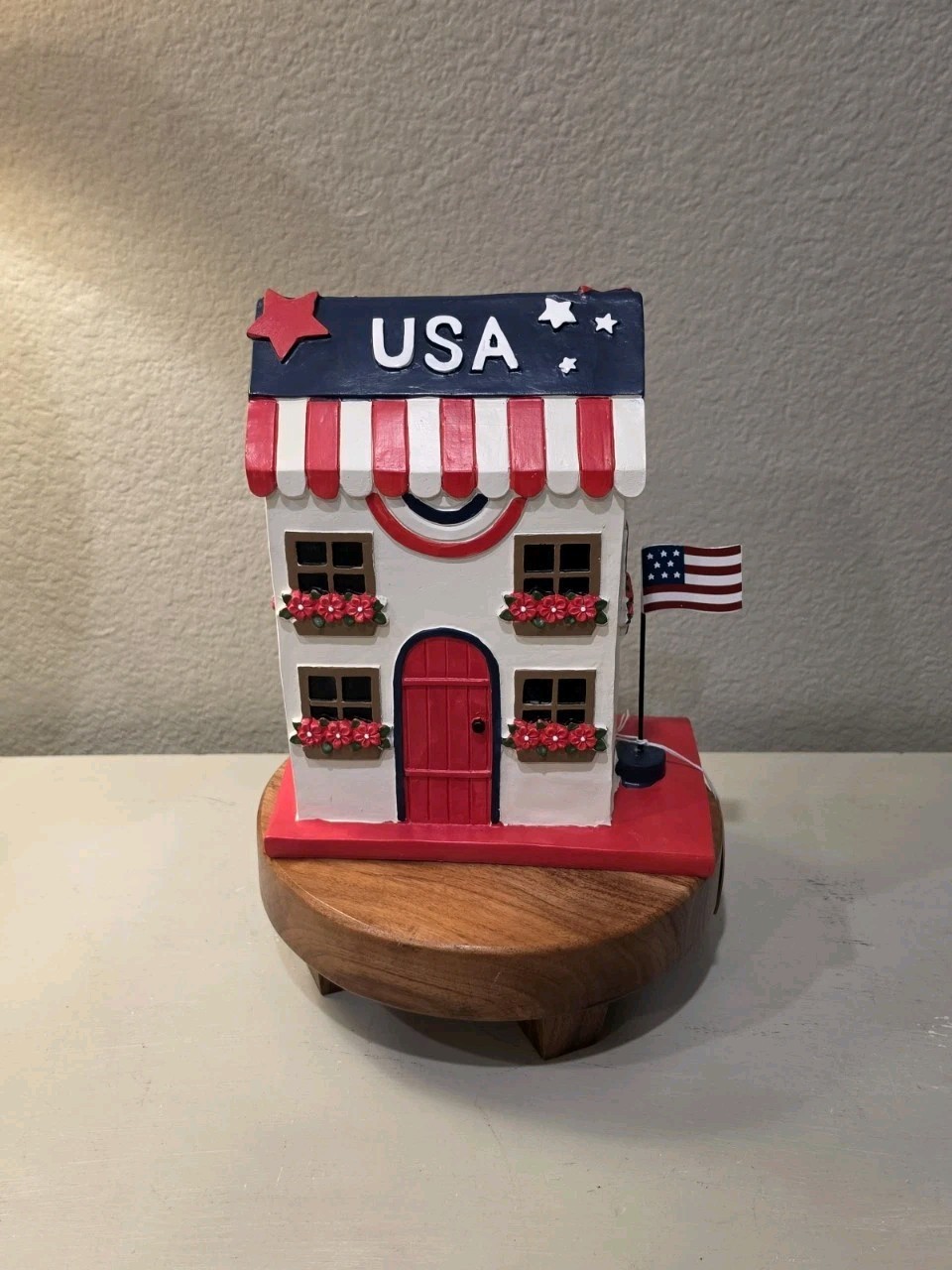 RARE Stars & Stripes Patriotic 250th USA Anniversary House w/ American Flag NWT