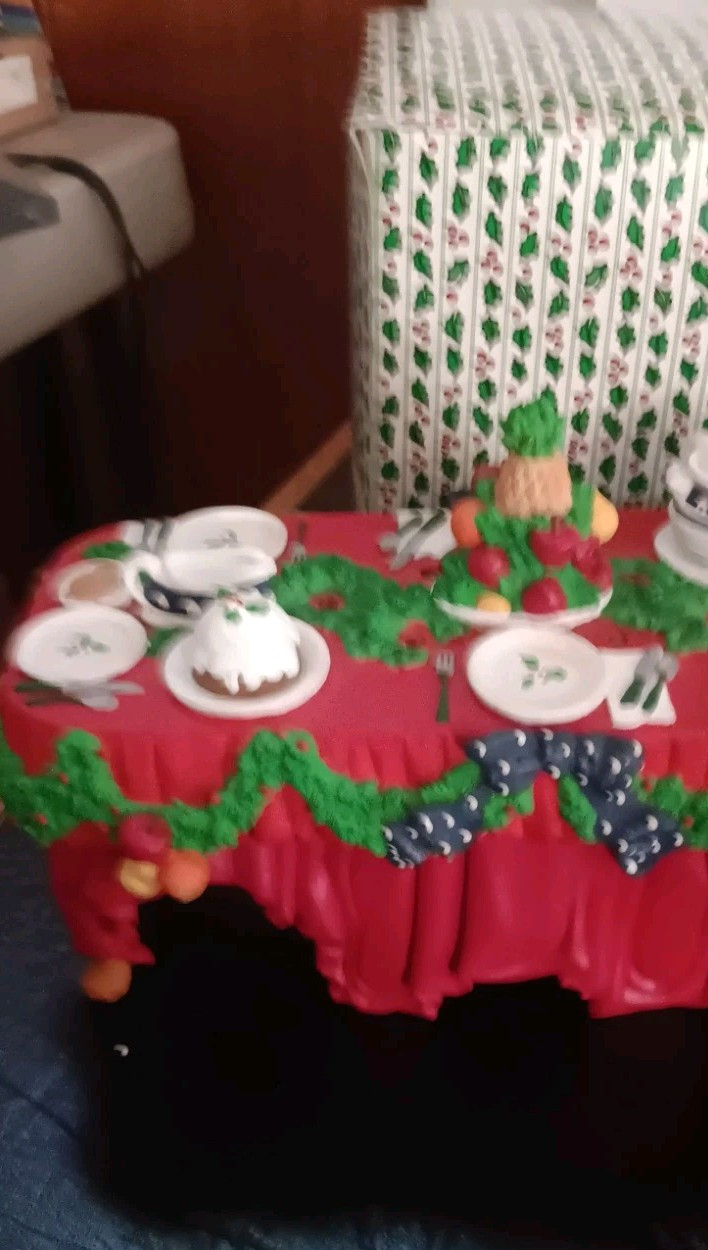 Dept 56 All around The House Dinner Table Wonderfull vintage Estate Item