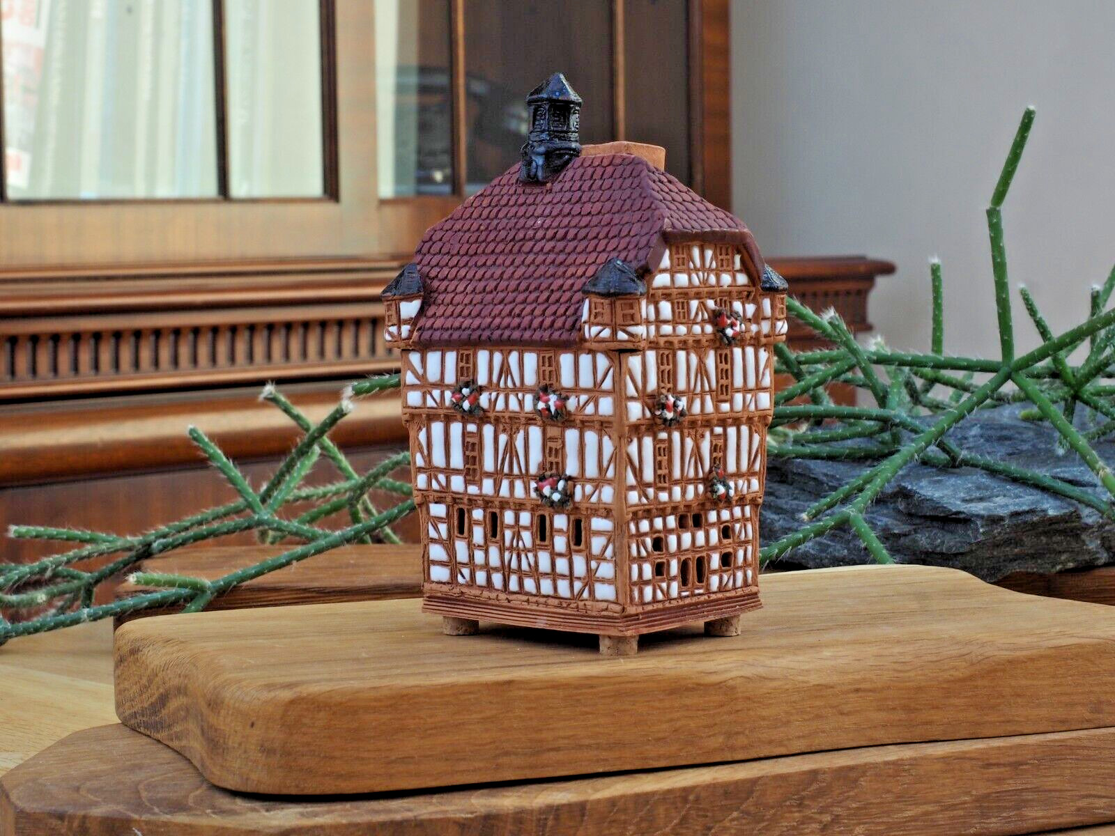 Ceramic Miniature House Cone Incense Holder Melsungen Town Hall 11 cm © Midene